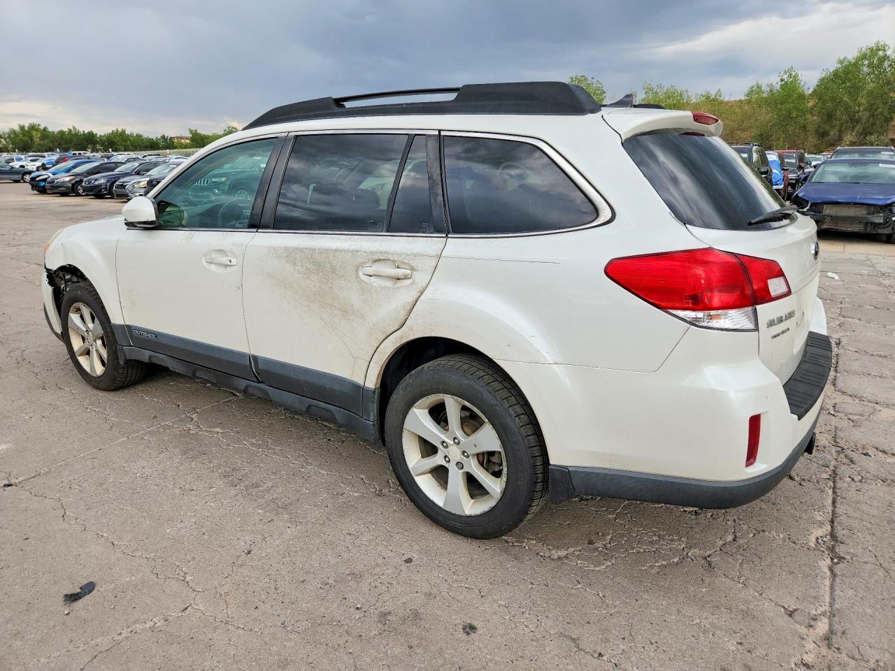 2014 Subaru Outback 2.5i Premium White vin: 4S4BRCCC4E3272199