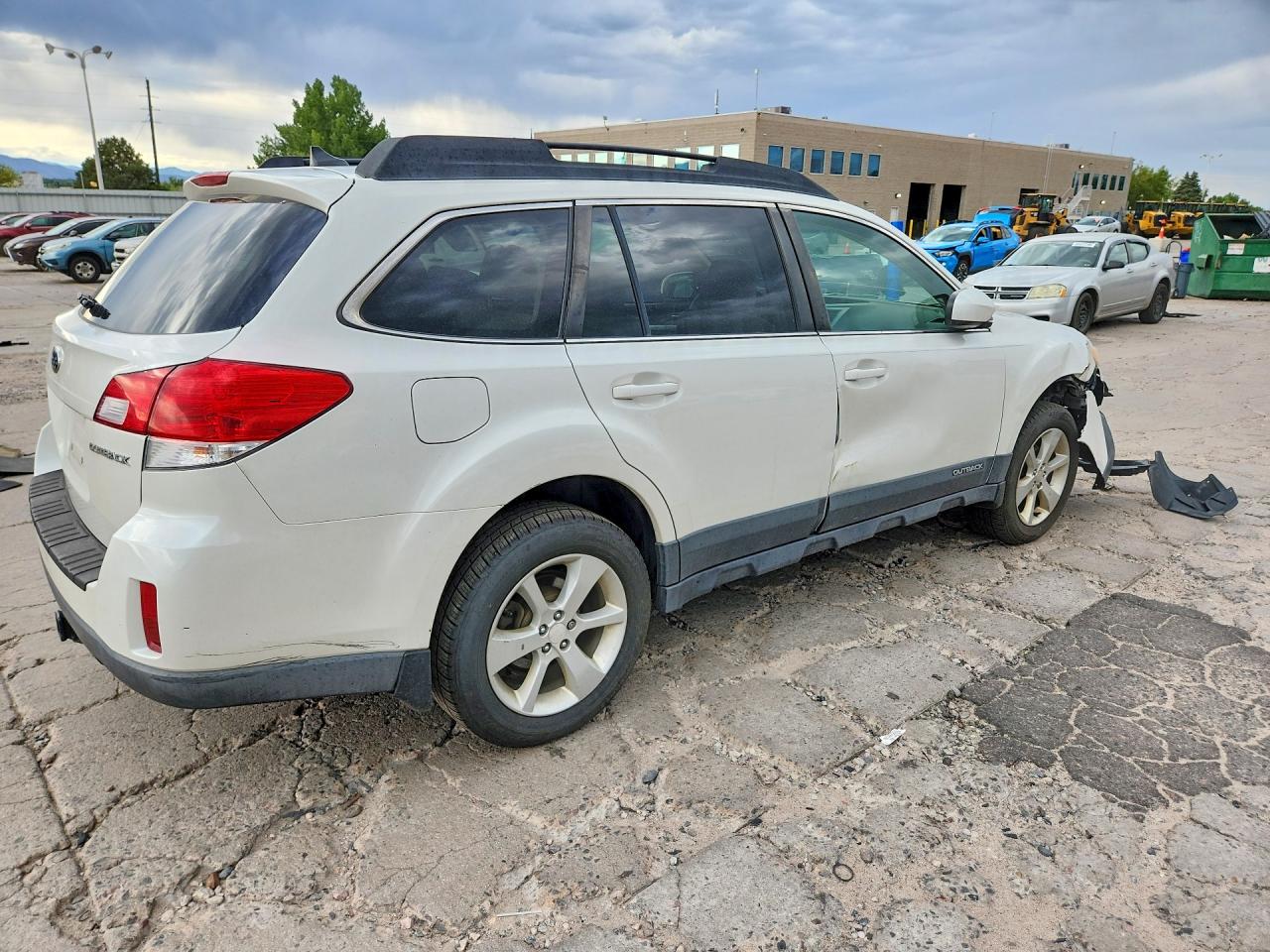2014 Subaru Outback 2.5i Premium White vin: 4S4BRCCC4E3272199