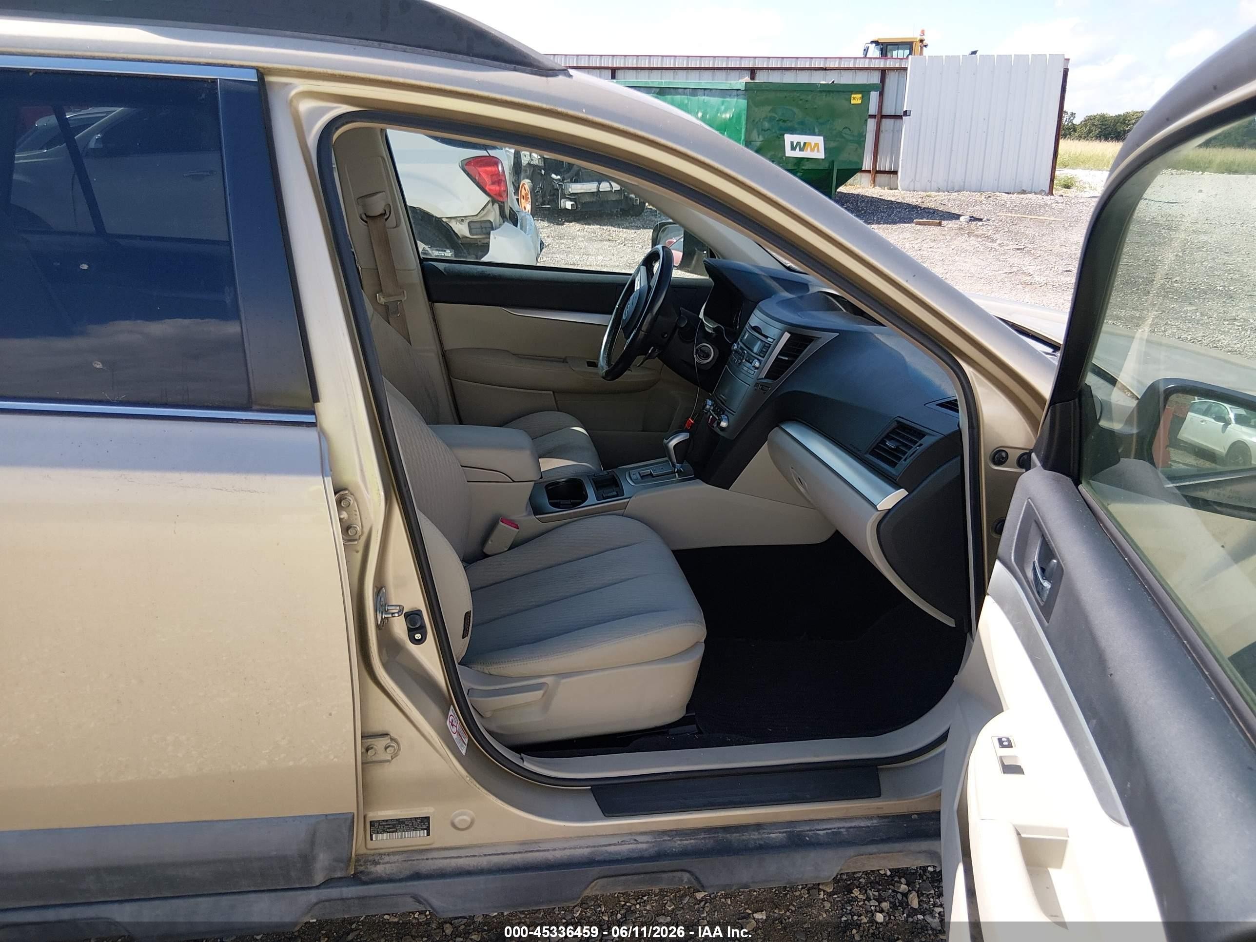2010 Subaru Outback 2.5i Premium Tan vin: 4S4BRCCC5A3333621