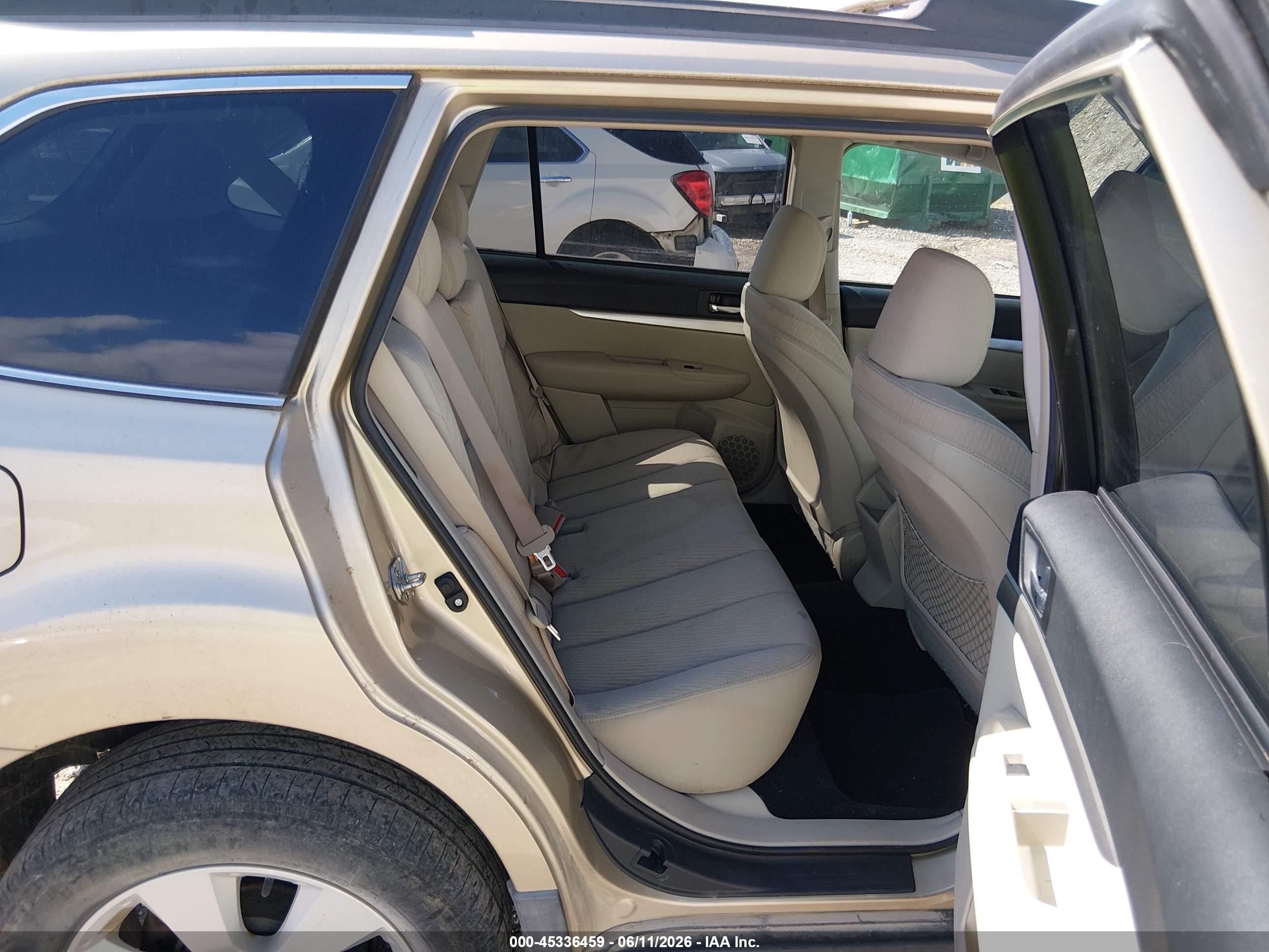 2010 Subaru Outback 2.5i Premium Tan vin: 4S4BRCCC5A3333621