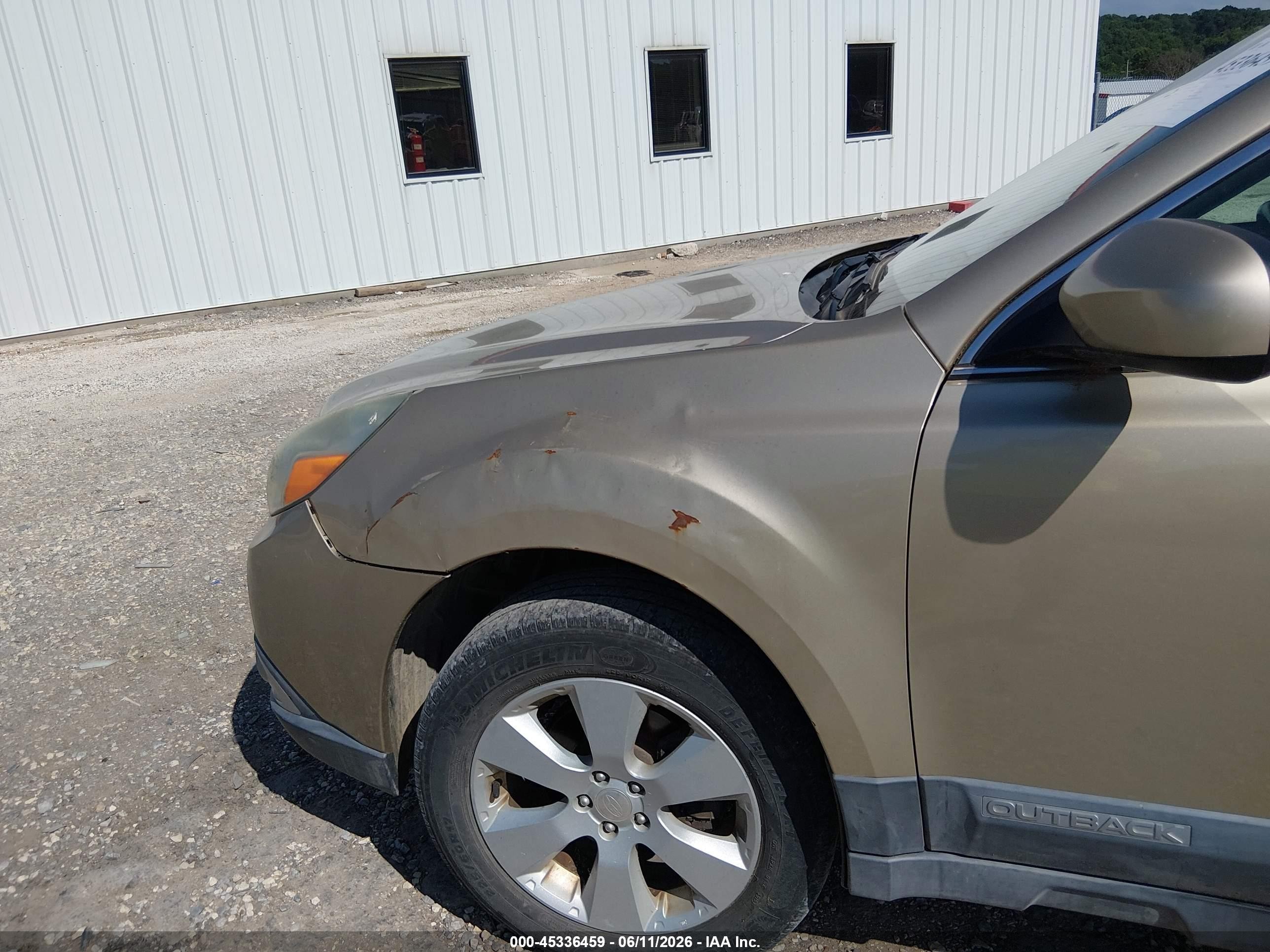 2010 Subaru Outback 2.5i Premium Tan vin: 4S4BRCCC5A3333621