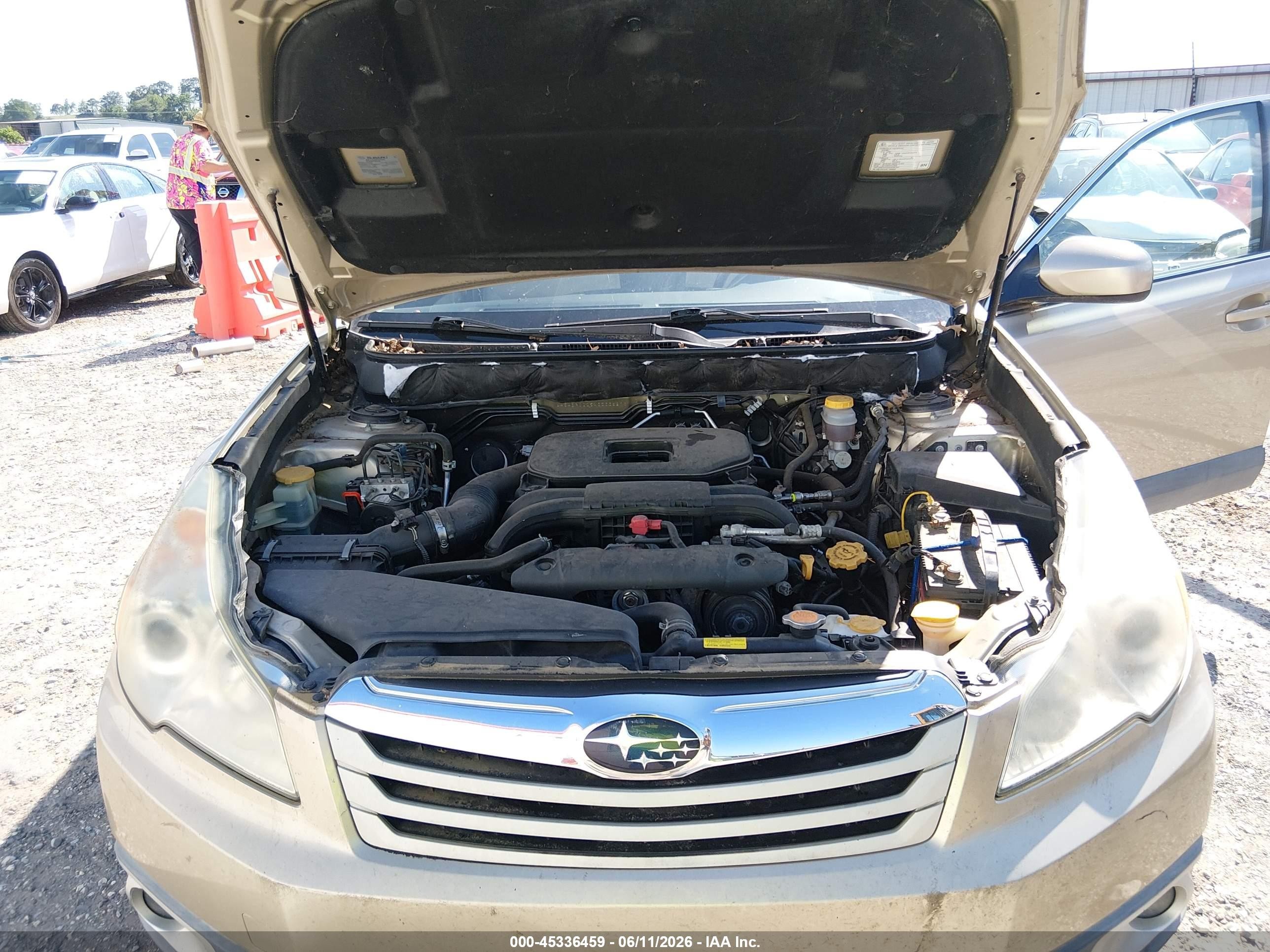 2010 Subaru Outback 2.5i Premium Tan vin: 4S4BRCCC5A3333621