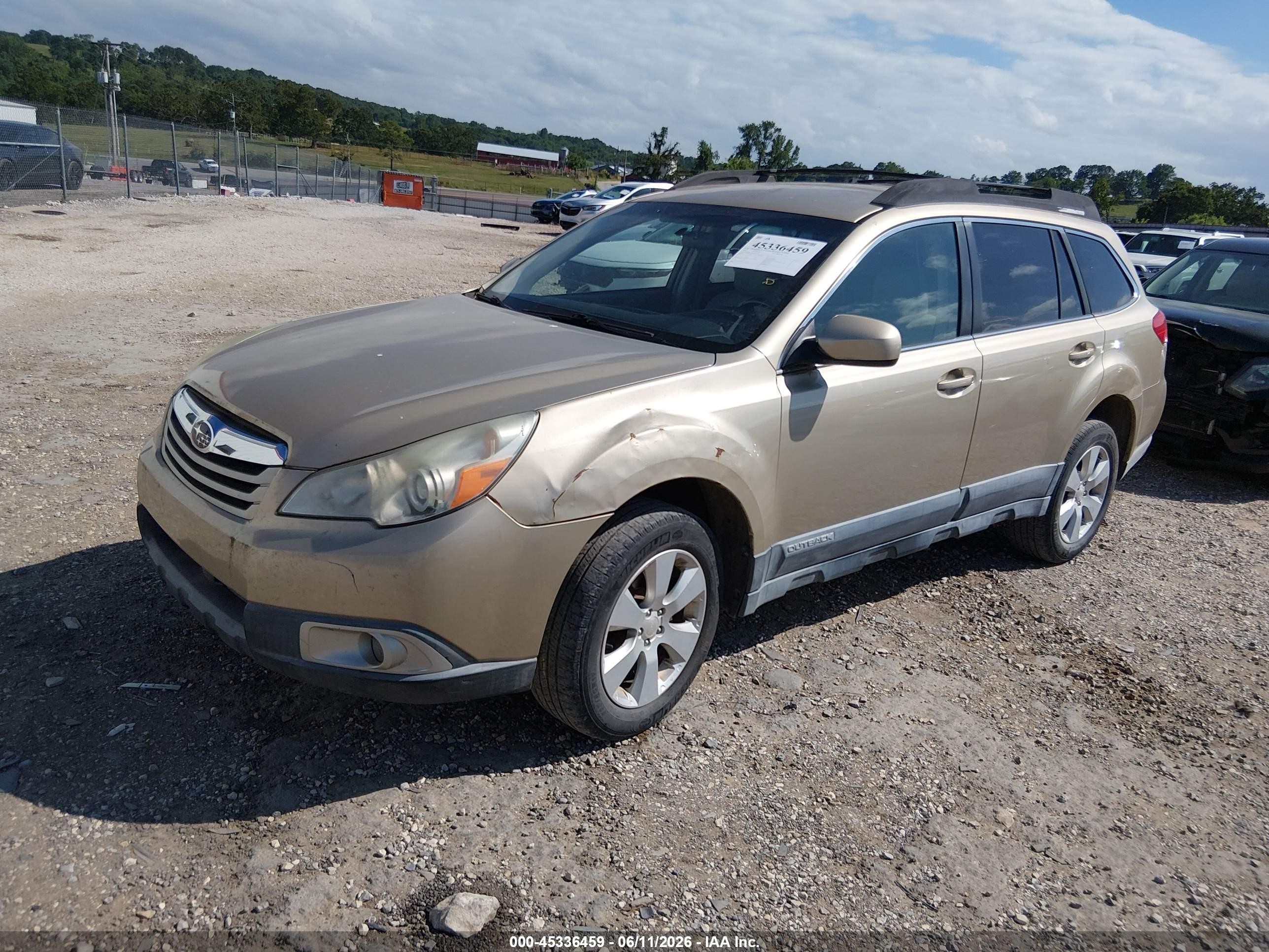 2010 Subaru Outback 2.5i Premium Tan vin: 4S4BRCCC5A3333621