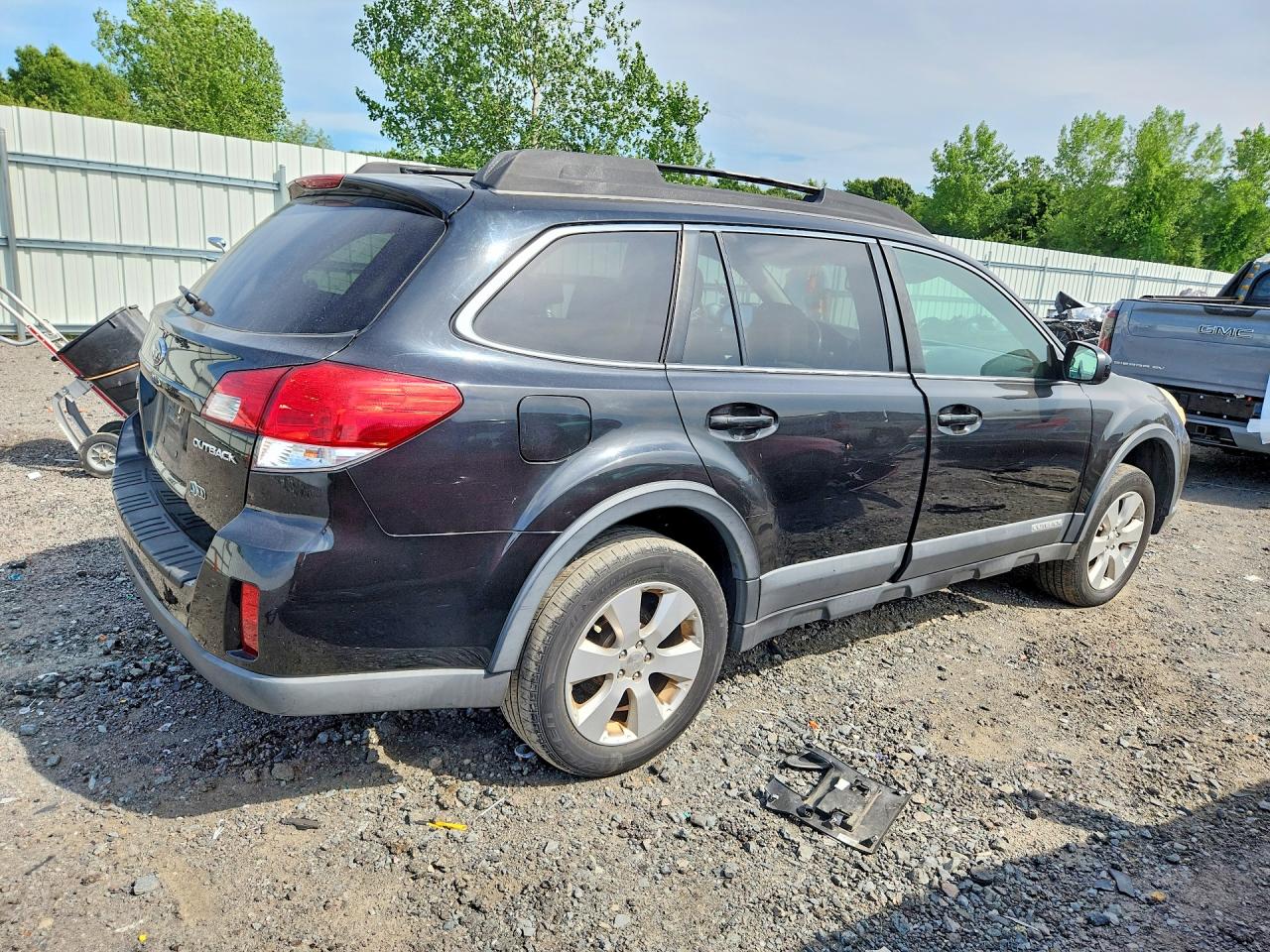 2010 Subaru Outback 2.5i Premium Black vin: 4S4BRCCC5A3334137