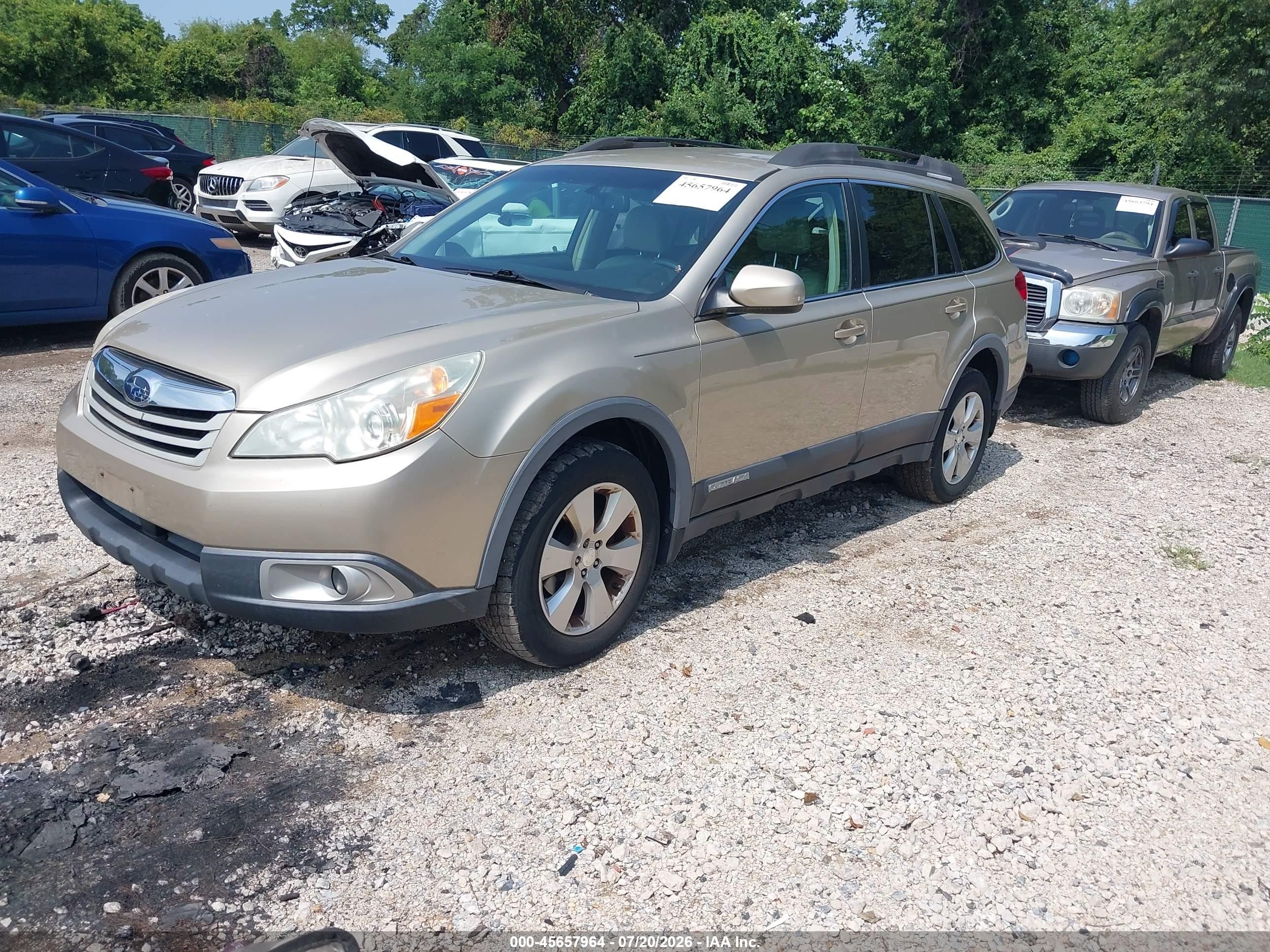 2010 Subaru Outback 2.5i Premium Gold vin: 4S4BRCCC5A3383791