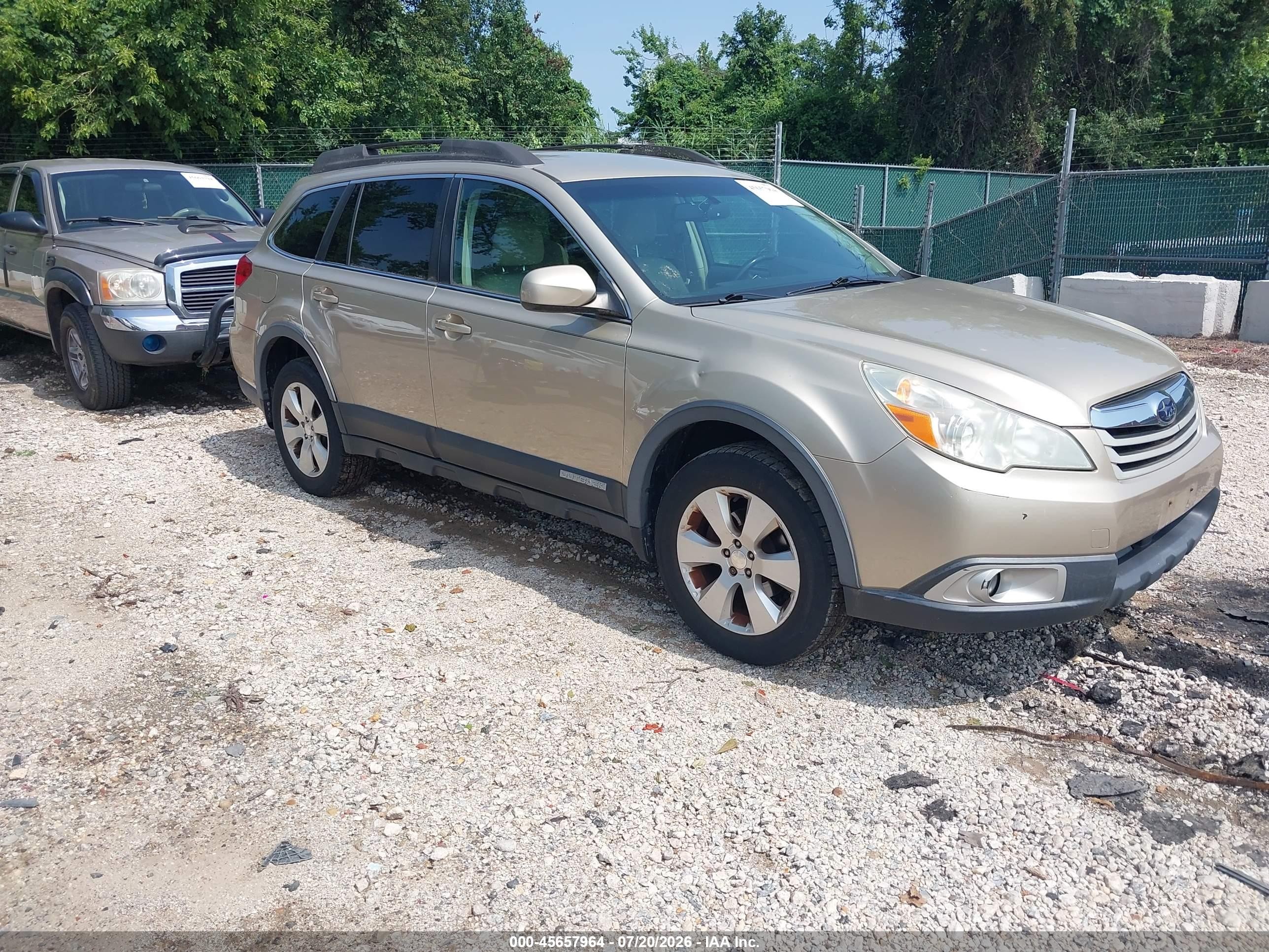 2010 Subaru Outback 2.5i Premium Gold vin: 4S4BRCCC5A3383791