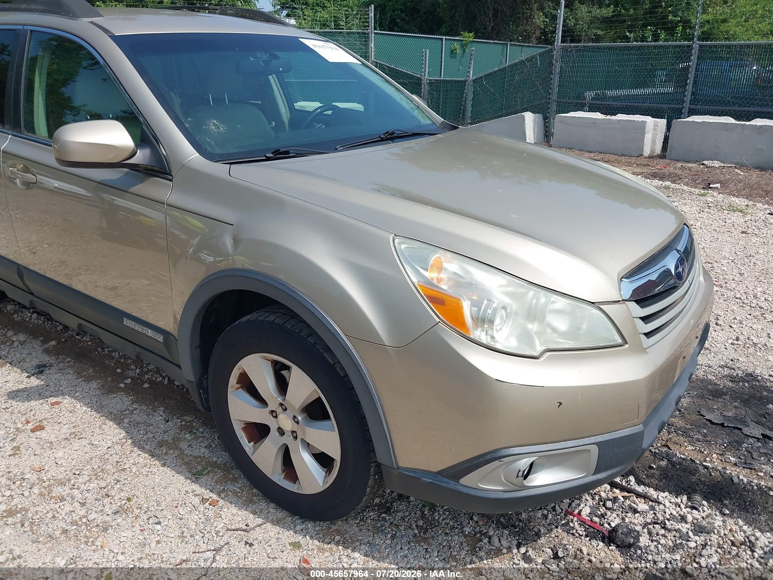 2010 Subaru Outback 2.5i Premium Gold vin: 4S4BRCCC5A3383791