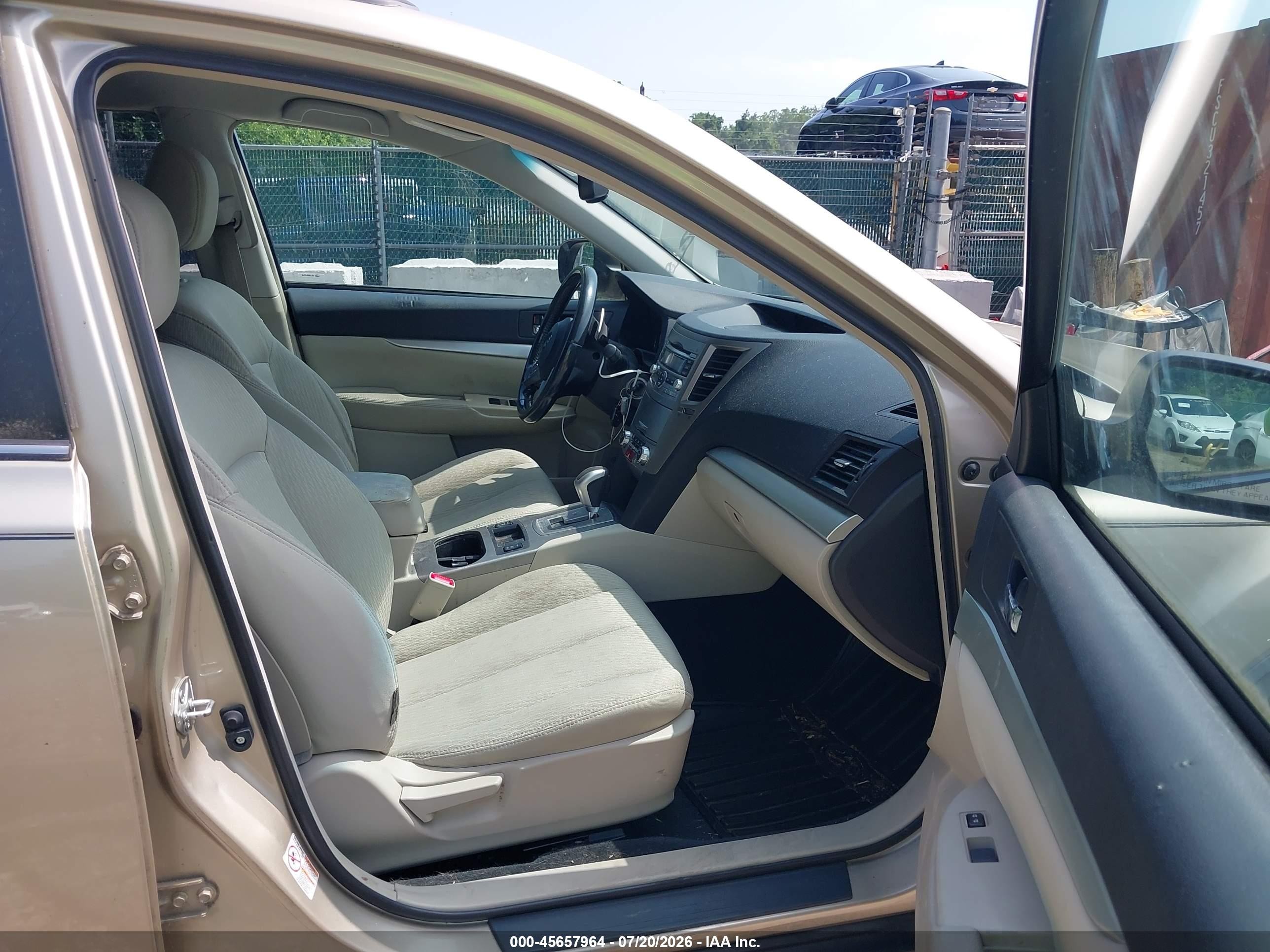 2010 Subaru Outback 2.5i Premium Gold vin: 4S4BRCCC5A3383791