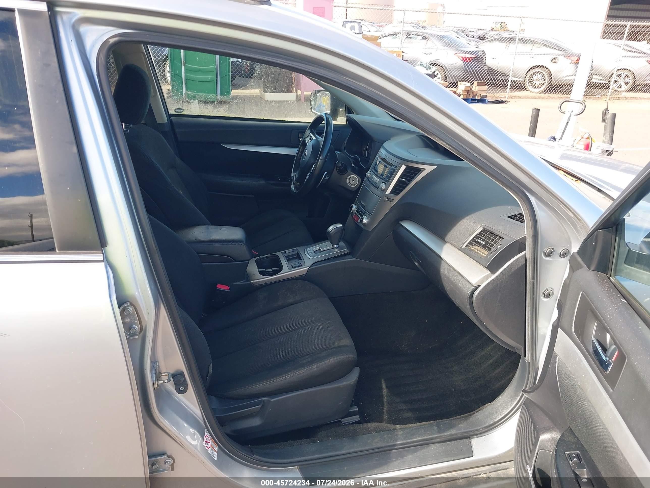 2013 Subaru Outback 2.5i Premium Silver vin: 4S4BRCCC5D3201253