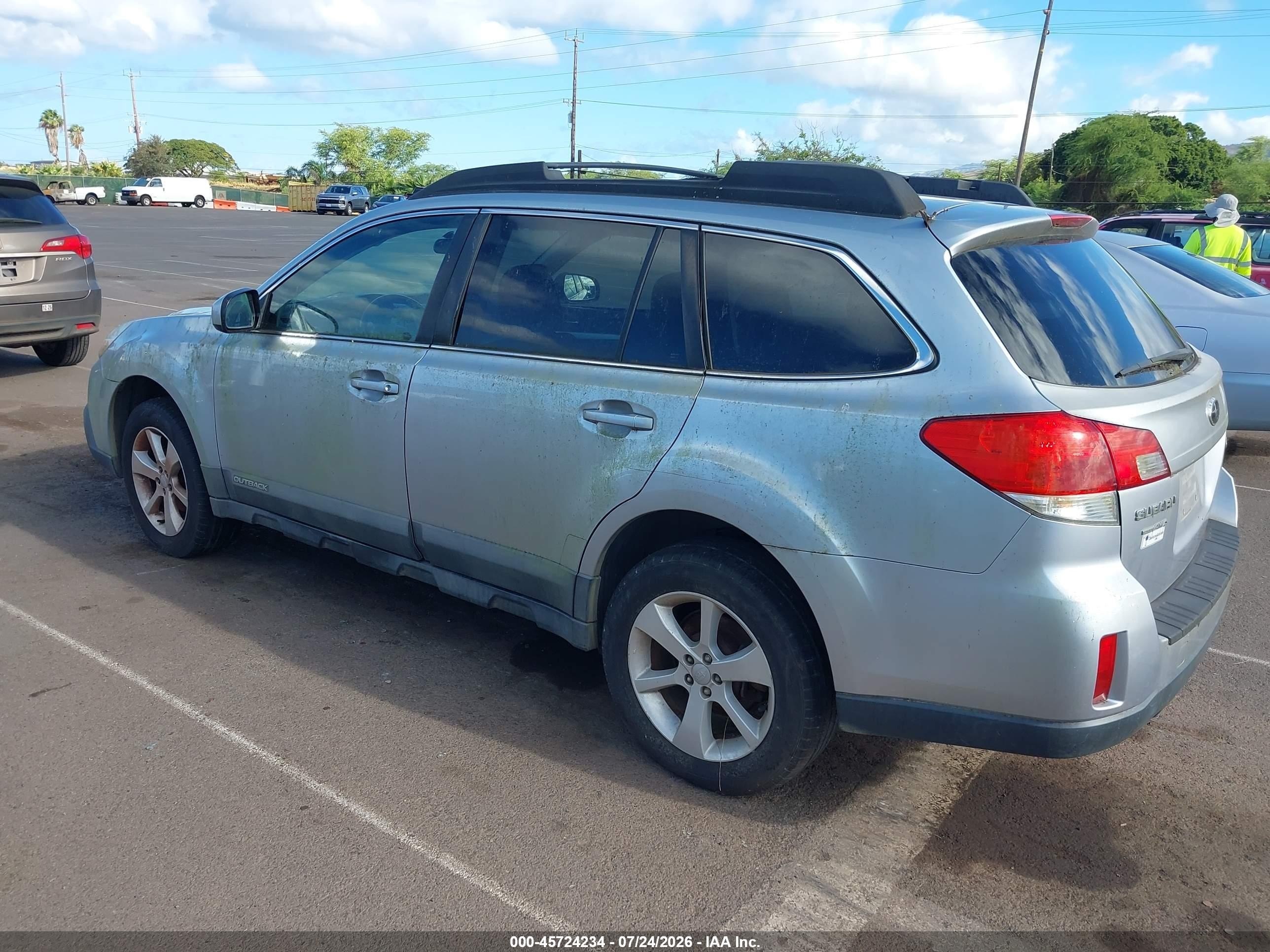 2013 Subaru Outback 2.5i Premium Silver vin: 4S4BRCCC5D3201253
