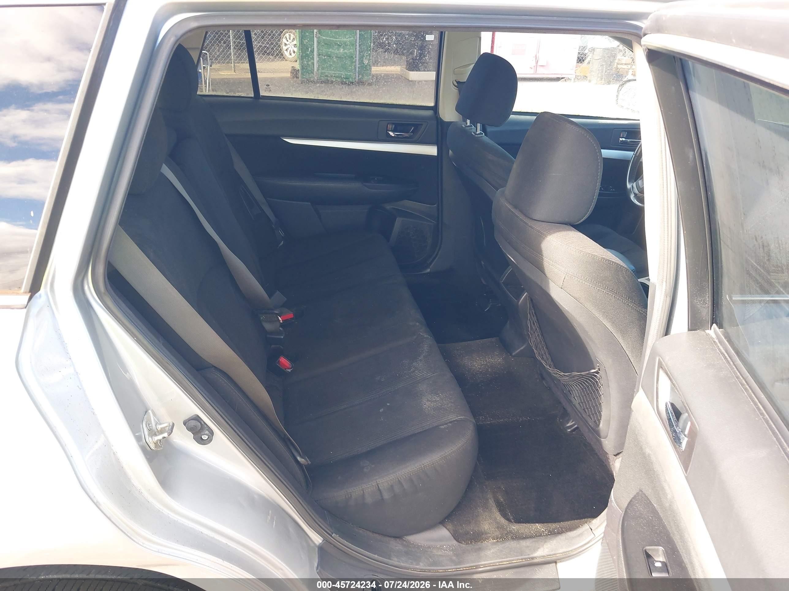 2013 Subaru Outback 2.5i Premium Silver vin: 4S4BRCCC5D3201253