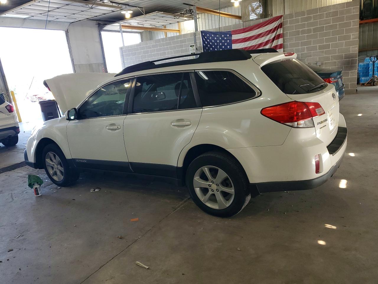 2013 Subaru Outback 2.5i Premium Белый vin: 4S4BRCCC5D3283422