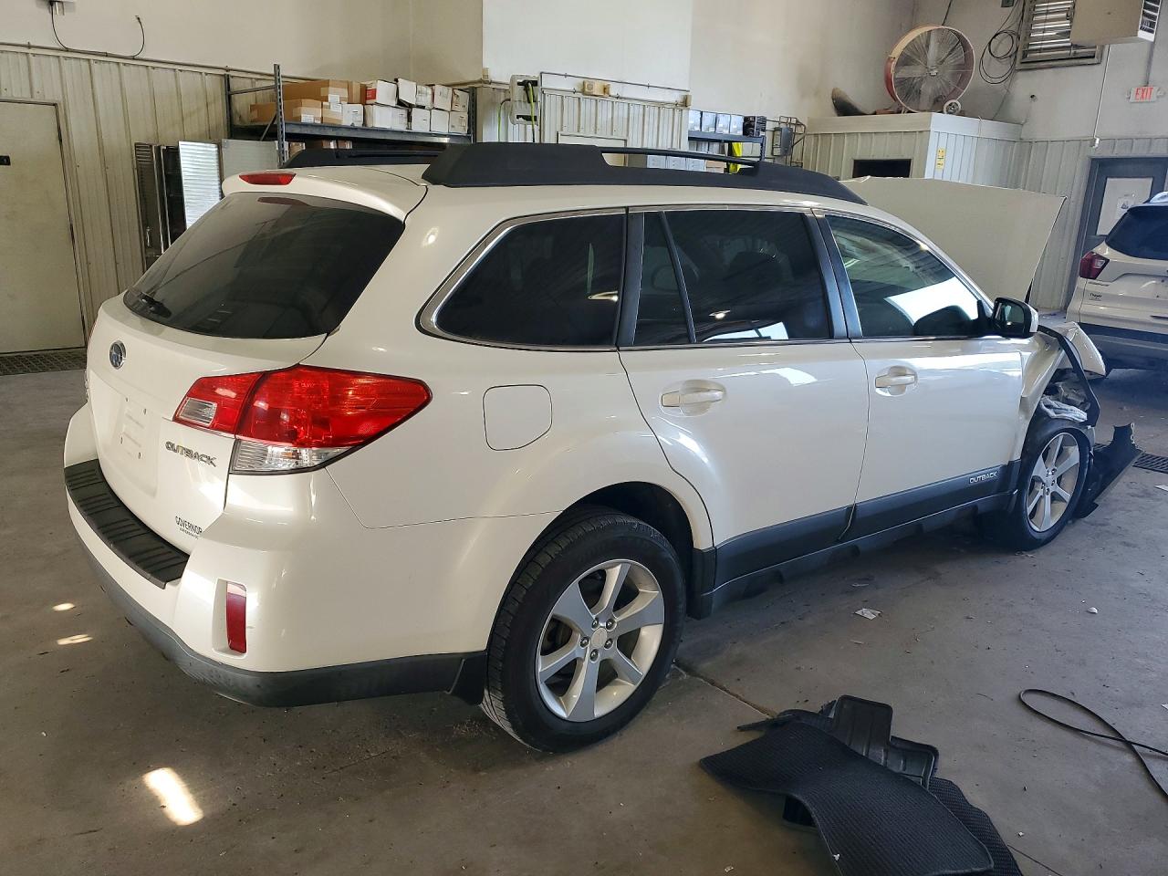 2013 Subaru Outback 2.5i Premium Белый vin: 4S4BRCCC5D3283422