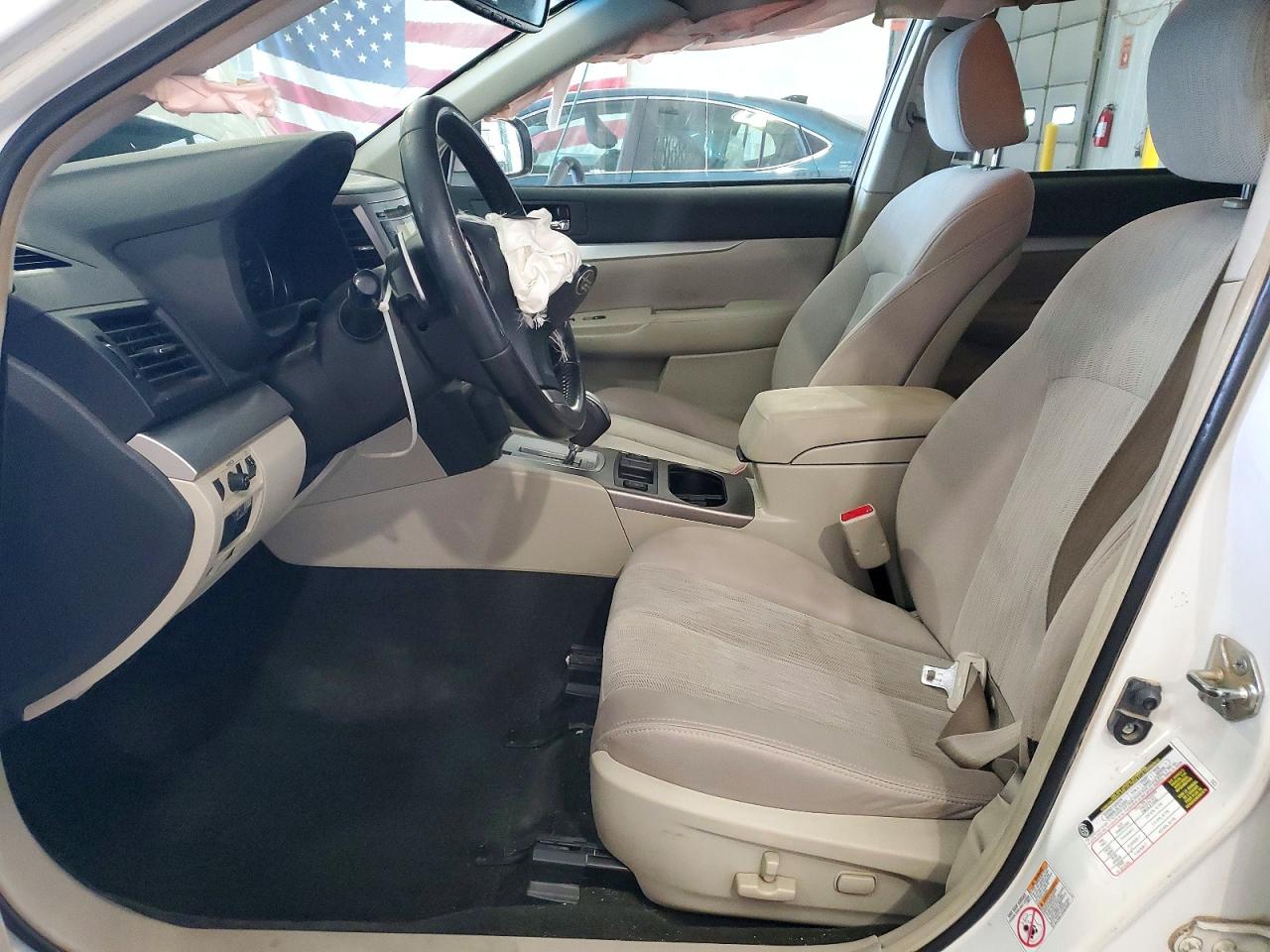 2013 Subaru Outback 2.5i Premium Белый vin: 4S4BRCCC5D3283422