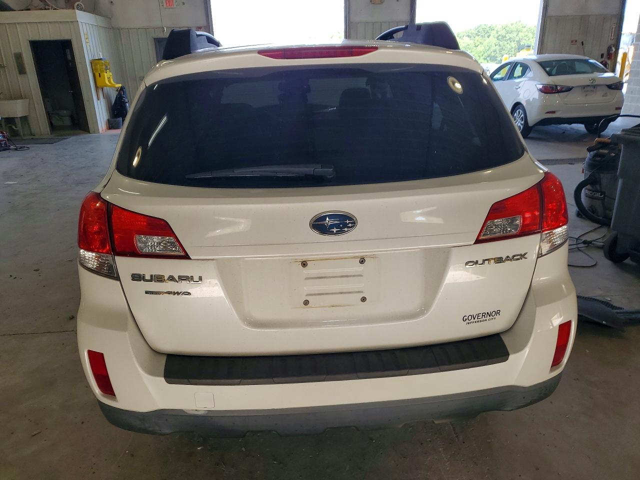 2013 Subaru Outback 2.5i Premium Белый vin: 4S4BRCCC5D3283422