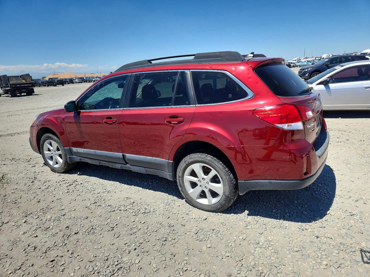 2014 Subaru Outback 2.5i Premium Red vin: 4S4BRCCC5E3270512