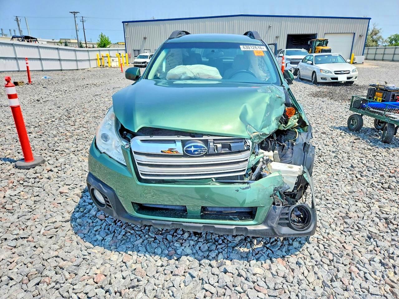 2014 Subaru Outback 2.5i Premium Green vin: 4S4BRCCC5E3275967