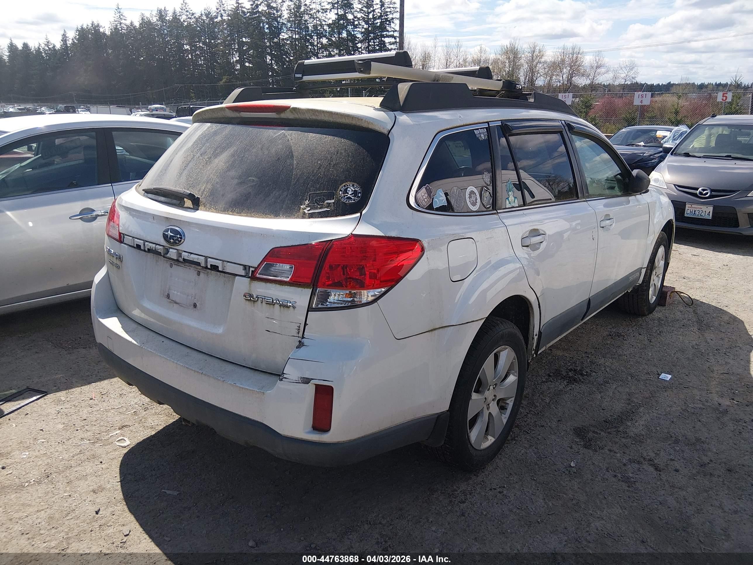 2010 Subaru Outback 2.5i Premium White vin: 4S4BRCCC6A1340623