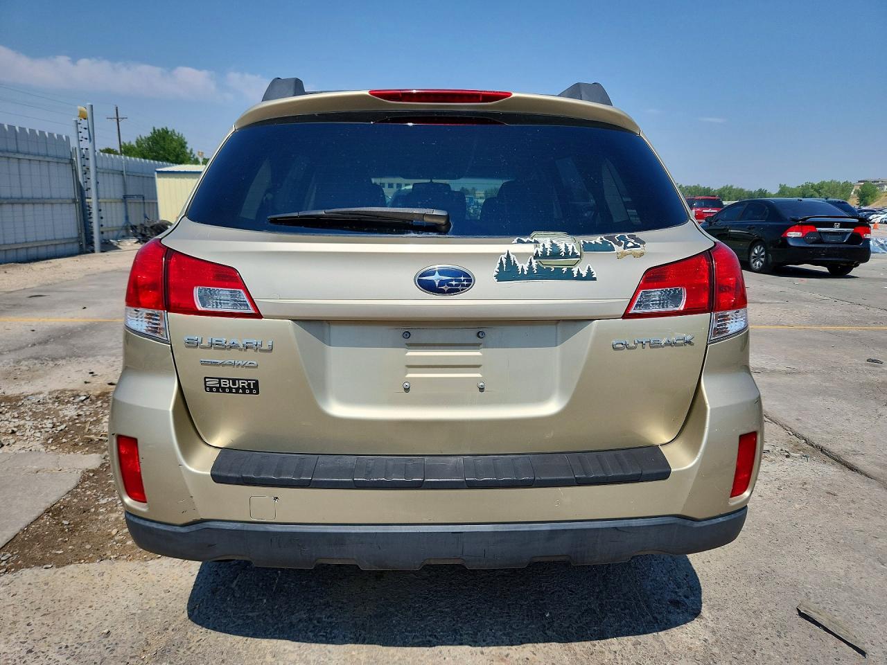 2010 Subaru Outback 2.5i Premium Gold vin: 4S4BRCCC6A3311160