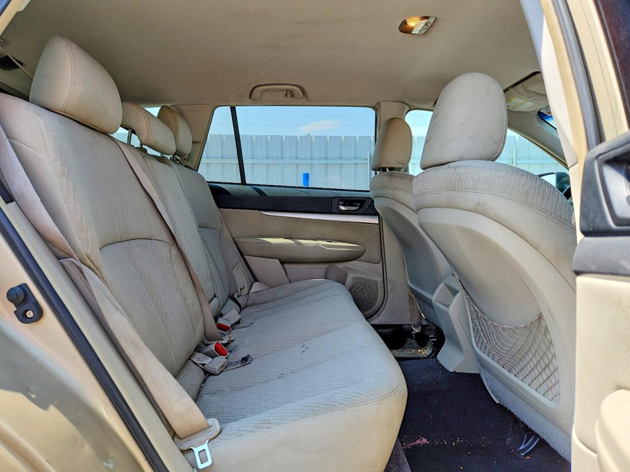 2010 Subaru Outback 2.5i Premium Gold vin: 4S4BRCCC6A3311160