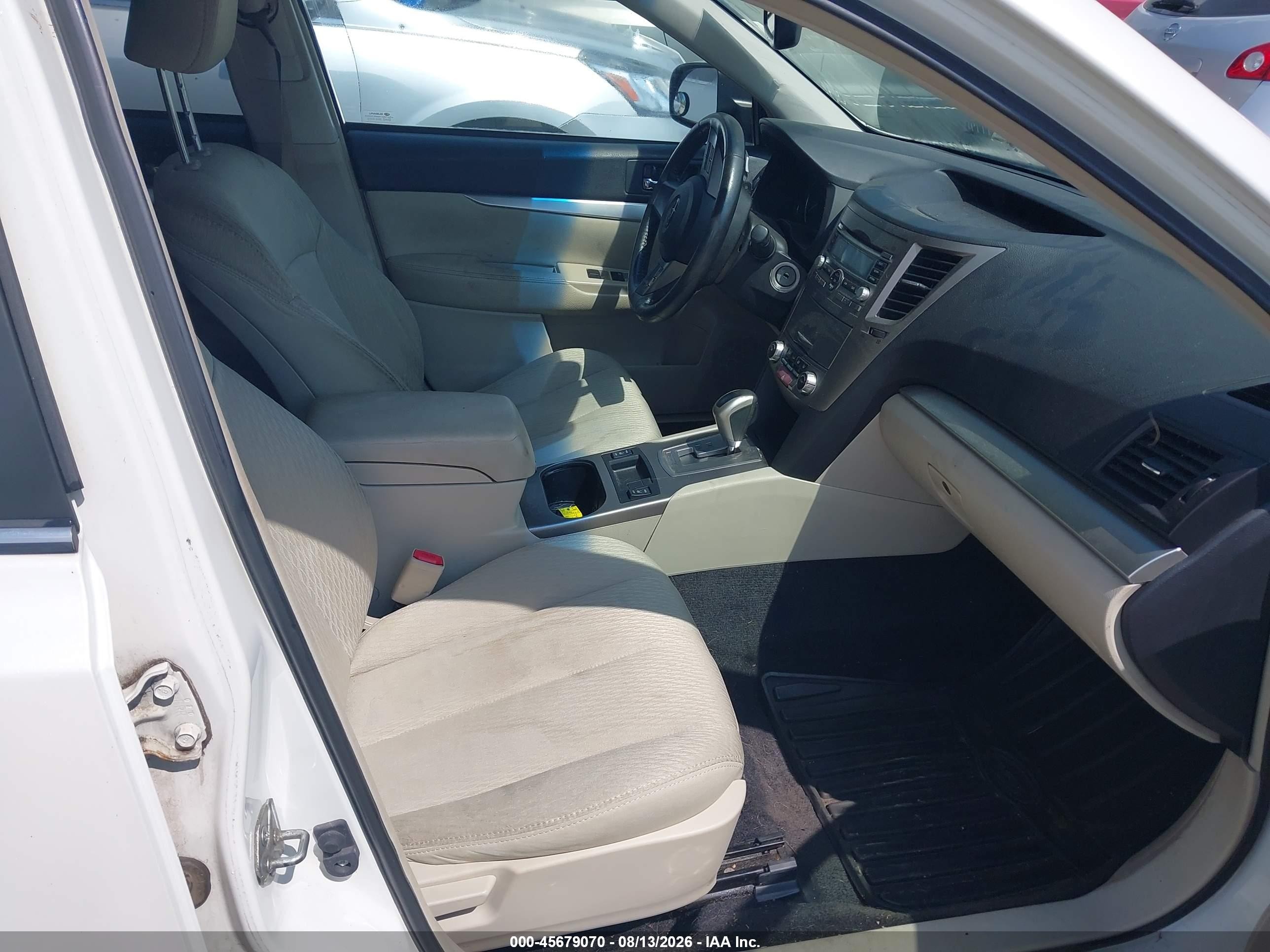 2010 Subaru Outback 2.5i Premium White vin: 4S4BRCCC6A3368863