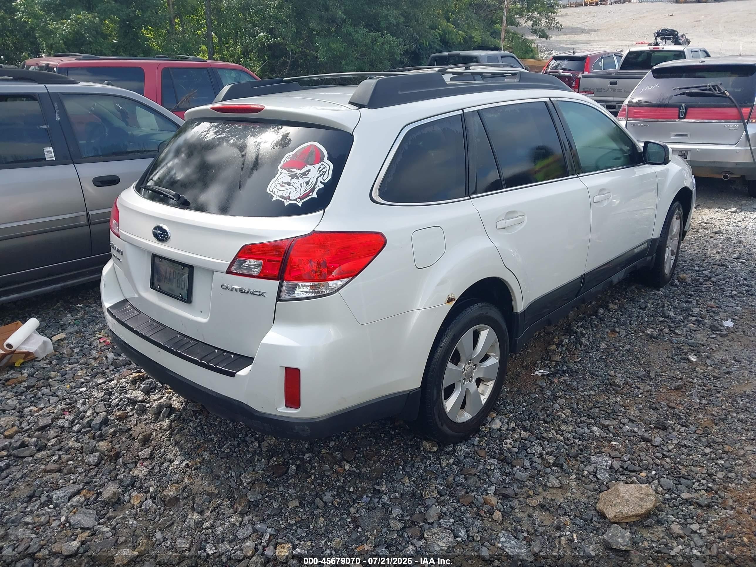 2010 Subaru Outback 2.5i Premium White vin: 4S4BRCCC6A3368863