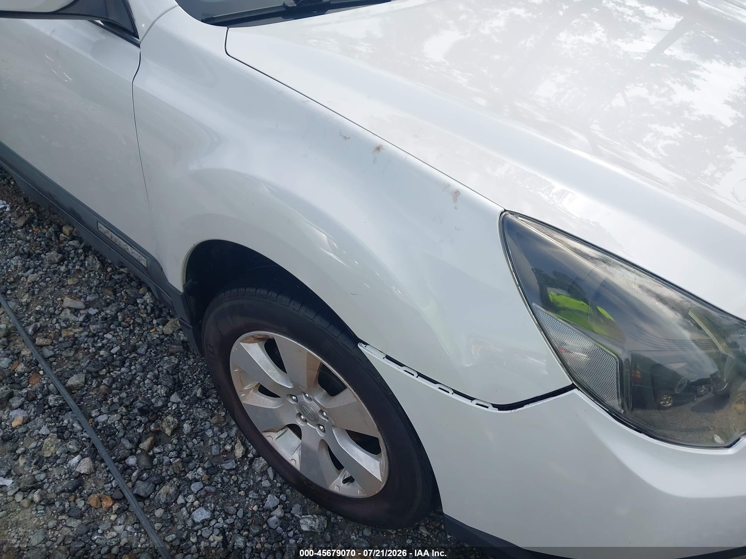 2010 Subaru Outback 2.5i Premium White vin: 4S4BRCCC6A3368863