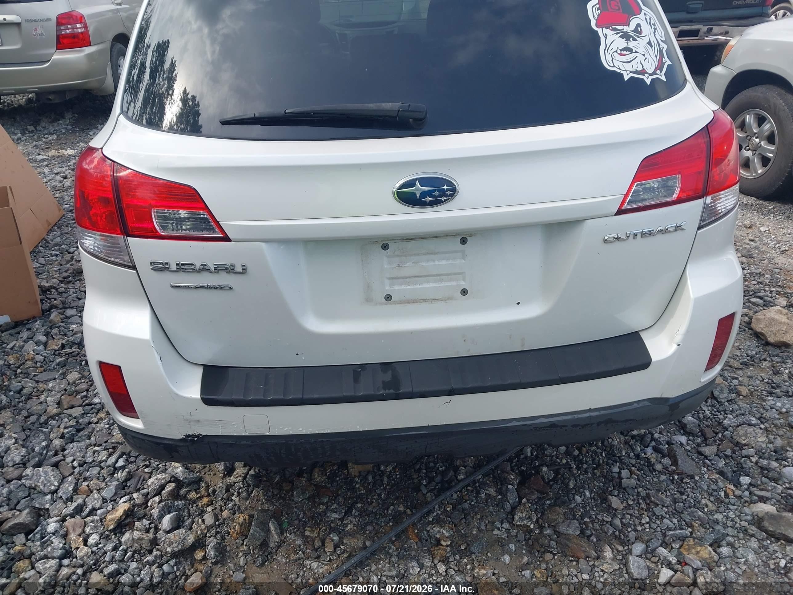 2010 Subaru Outback 2.5i Premium White vin: 4S4BRCCC6A3368863