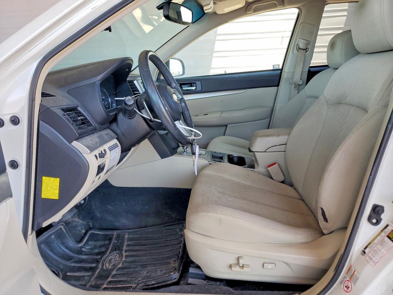 2011 Subaru Outback 2.5i Premium Белый vin: 4S4BRCCC6B3403550