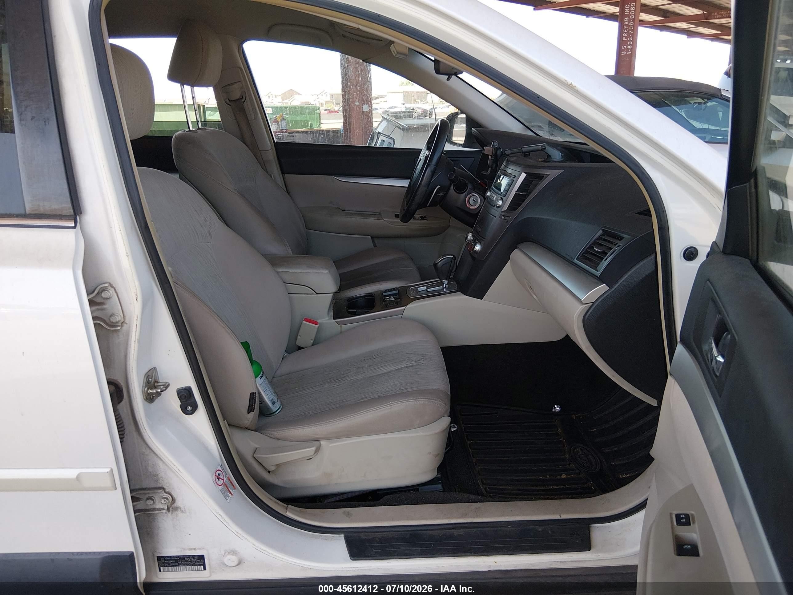 2013 Subaru Outback 2.5i Premium White vin: 4S4BRCCC6D3248078