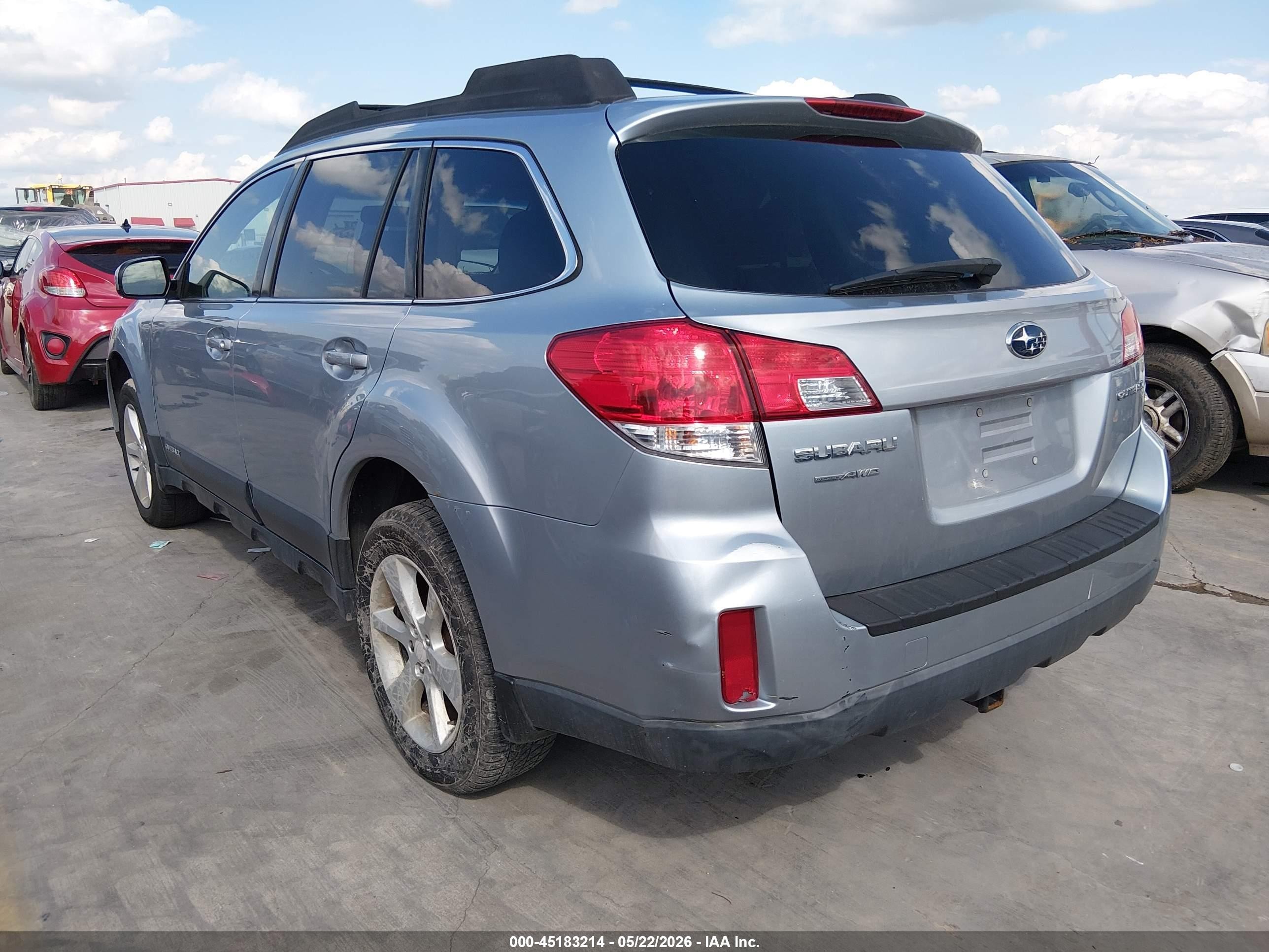 2013 Subaru Outback 2.5i Premium Silver vin: 4S4BRCCC6D3270436