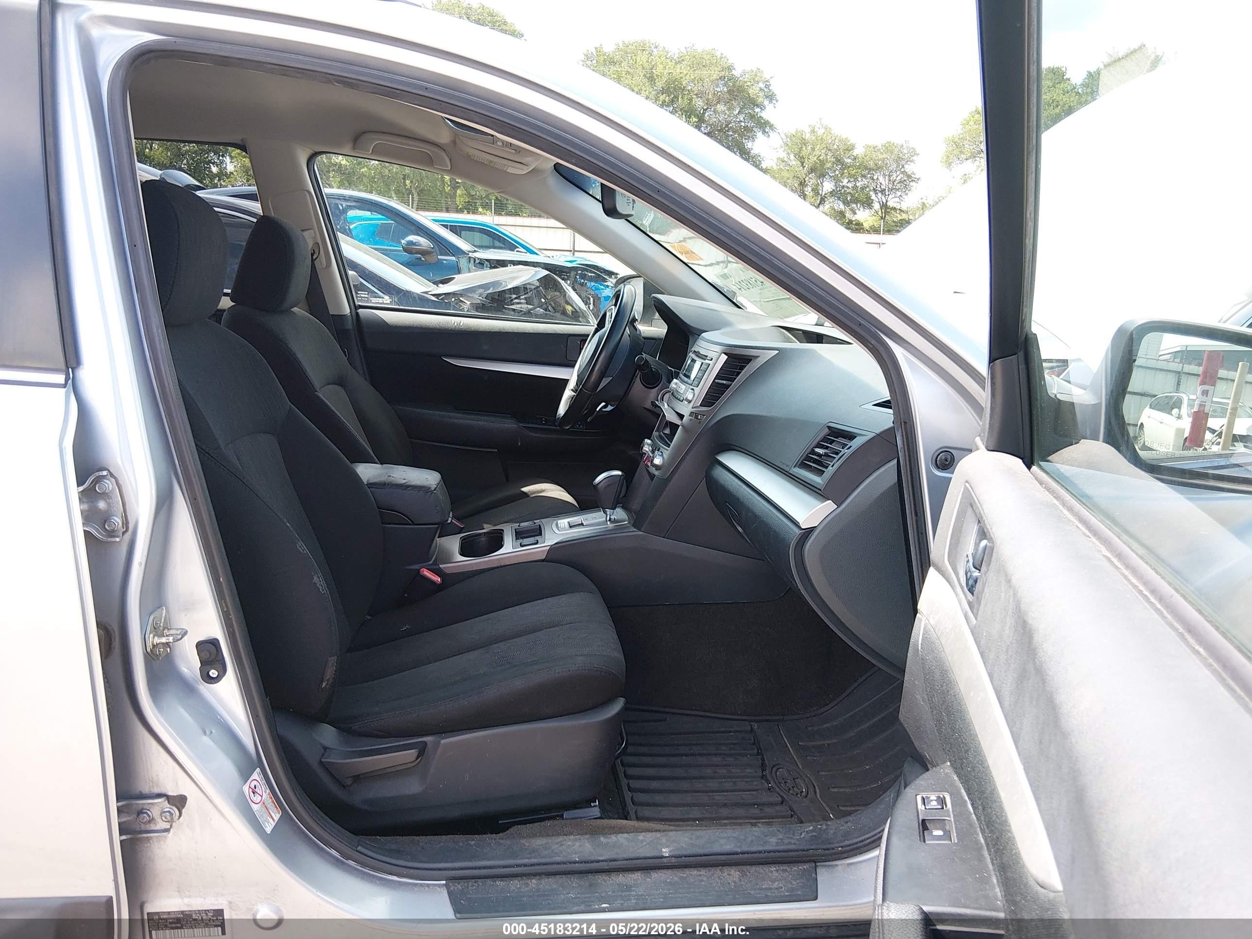 2013 Subaru Outback 2.5i Premium Silver vin: 4S4BRCCC6D3270436