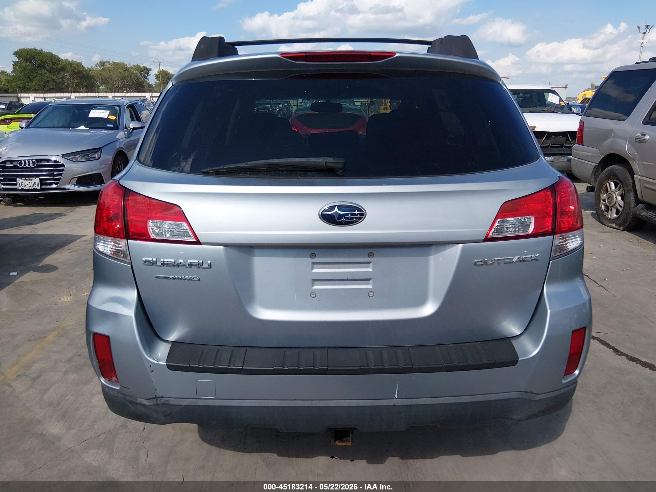 2013 Subaru Outback 2.5i Premium Silver vin: 4S4BRCCC6D3270436