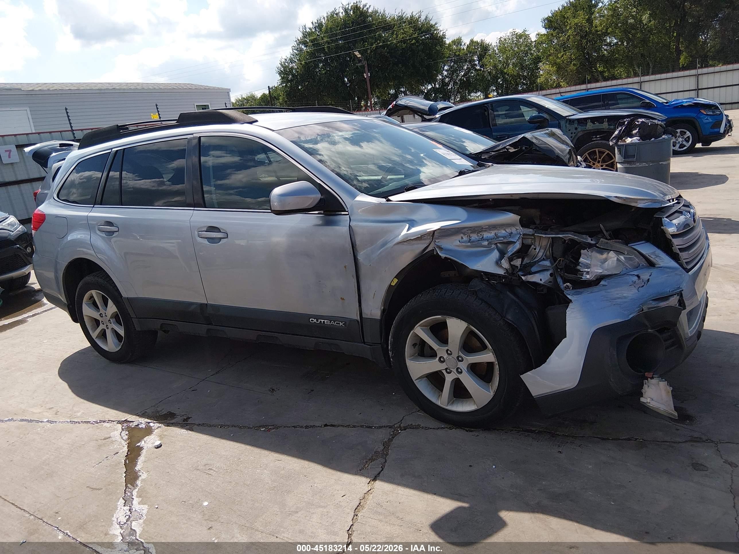 2013 Subaru Outback 2.5i Premium Silver vin: 4S4BRCCC6D3270436