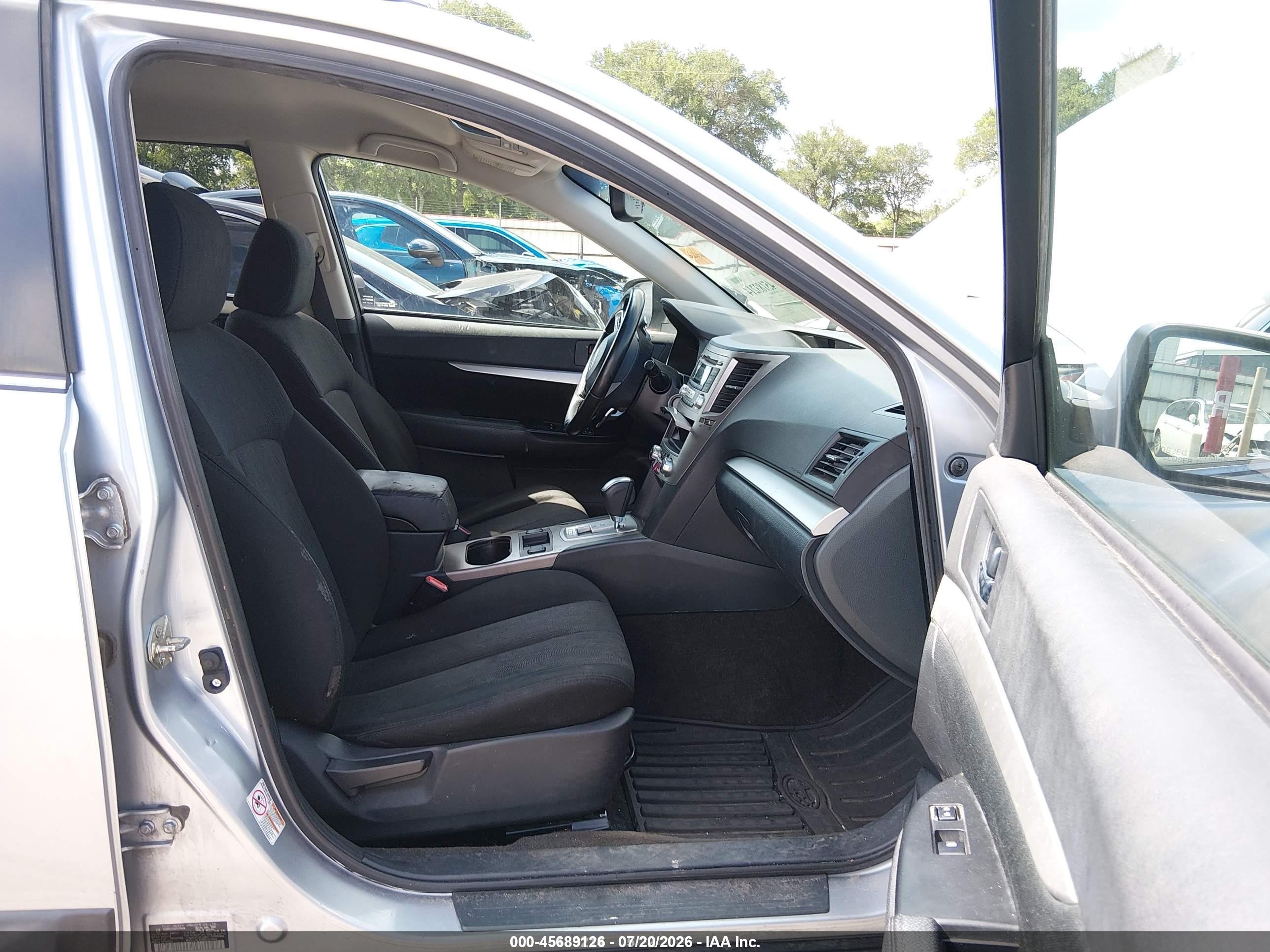 2013 Subaru Outback 2.5i Premium Silver vin: 4S4BRCCC6D3270436