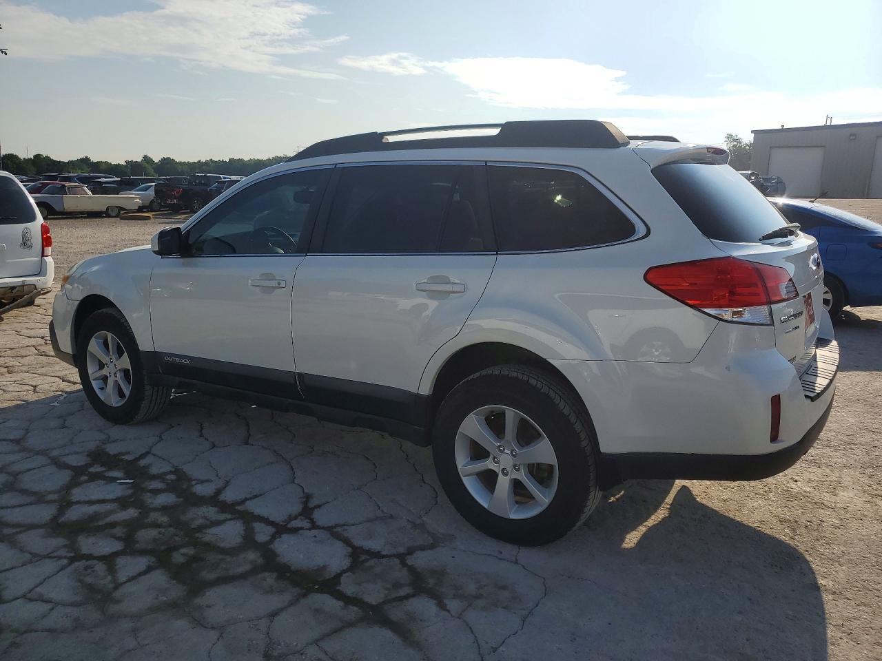 2013 Suba Outback 2. White vin: 4S4BRCCC6D3312846