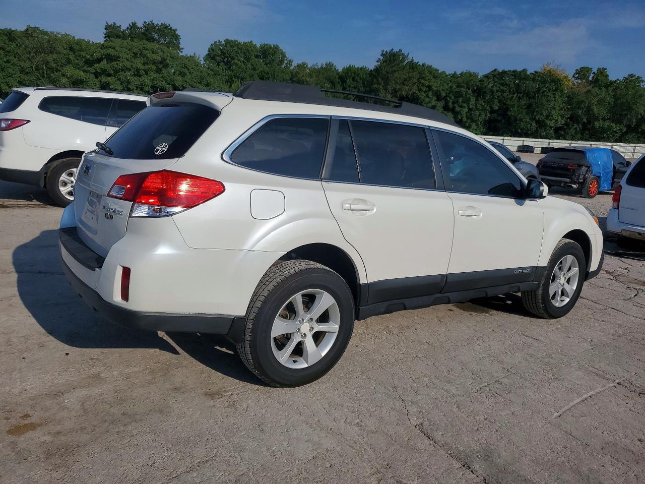 2013 Suba Outback 2. White vin: 4S4BRCCC6D3312846