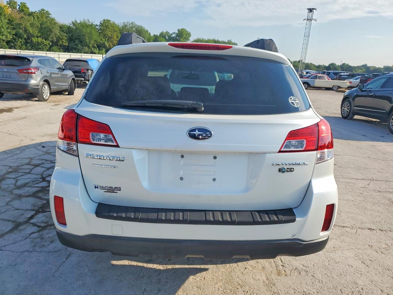 2013 Suba Outback 2. White vin: 4S4BRCCC6D3312846
