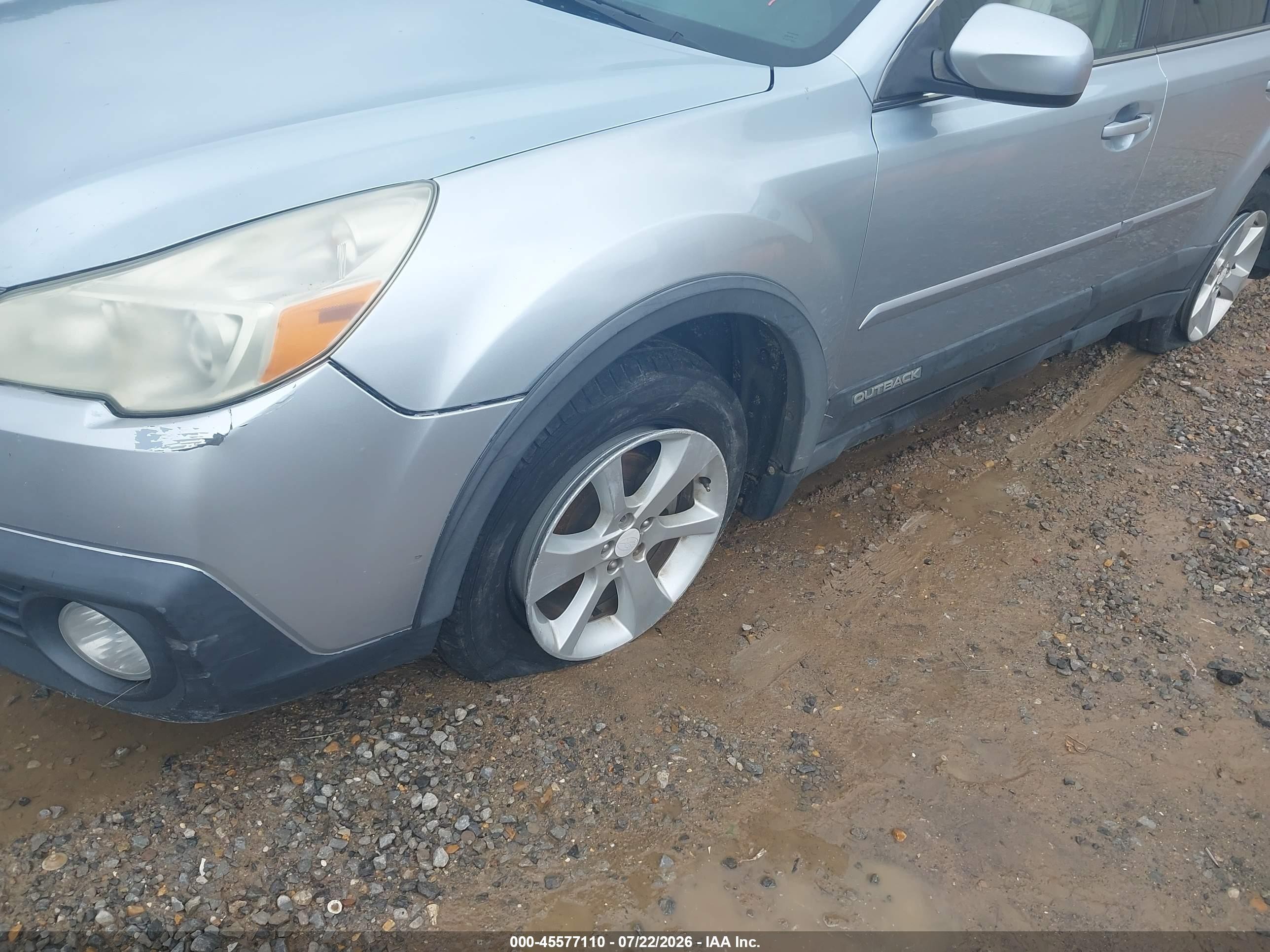 2014 Subaru Outback 2.5i Premium Silver vin: 4S4BRCCC6E3223408