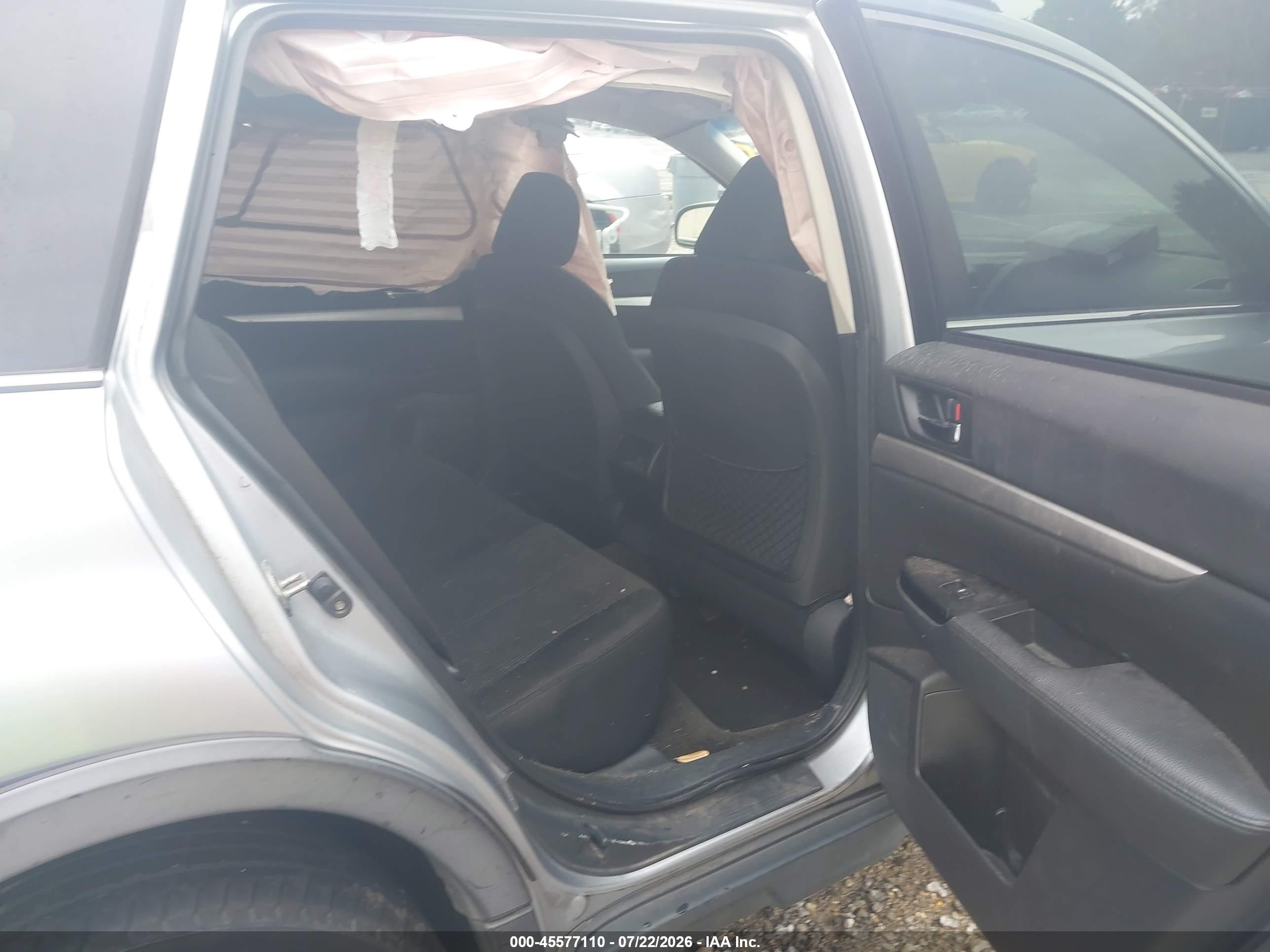 2014 Subaru Outback 2.5i Premium Silver vin: 4S4BRCCC6E3223408