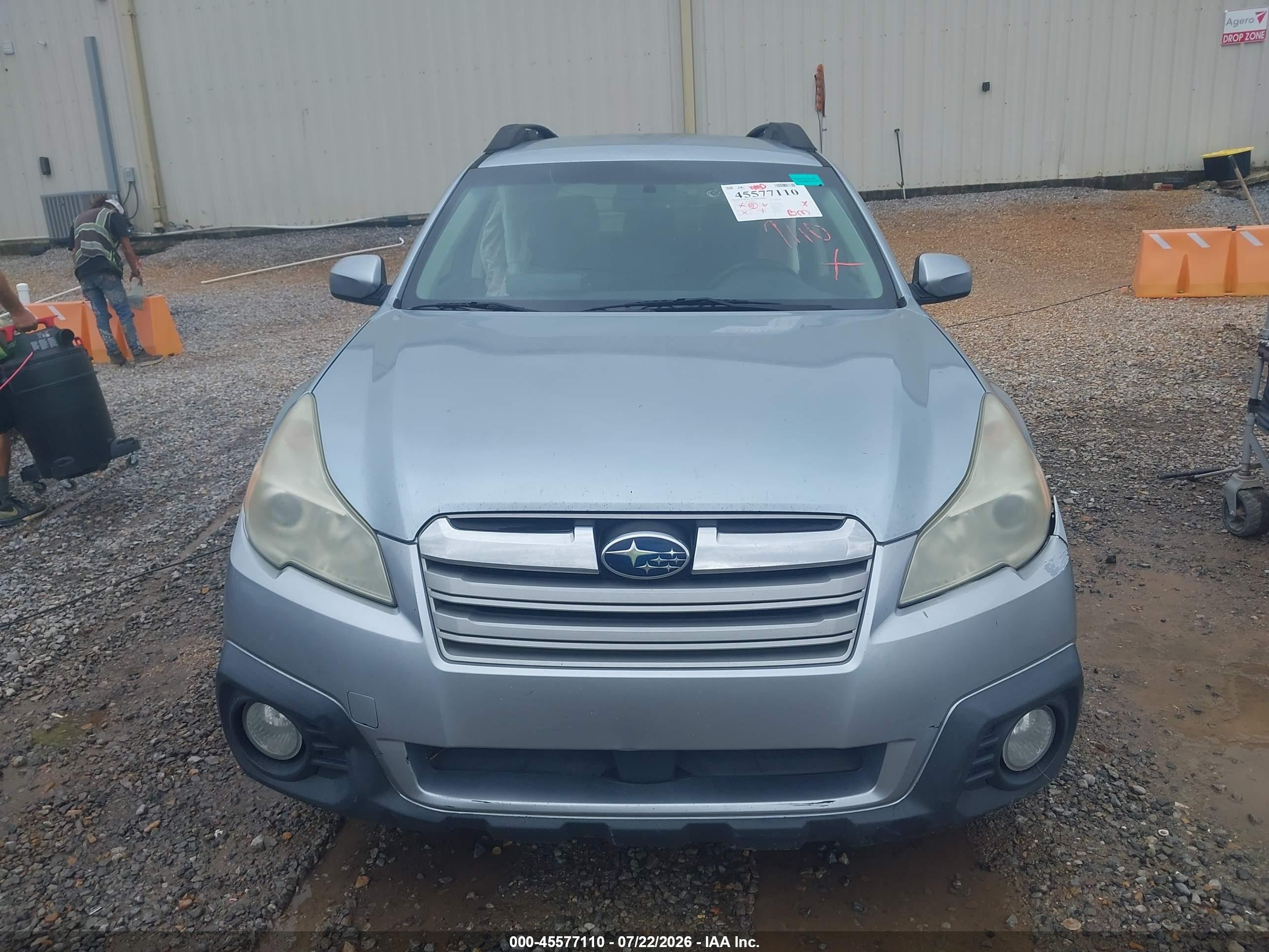 2014 Subaru Outback 2.5i Premium Silver vin: 4S4BRCCC6E3223408