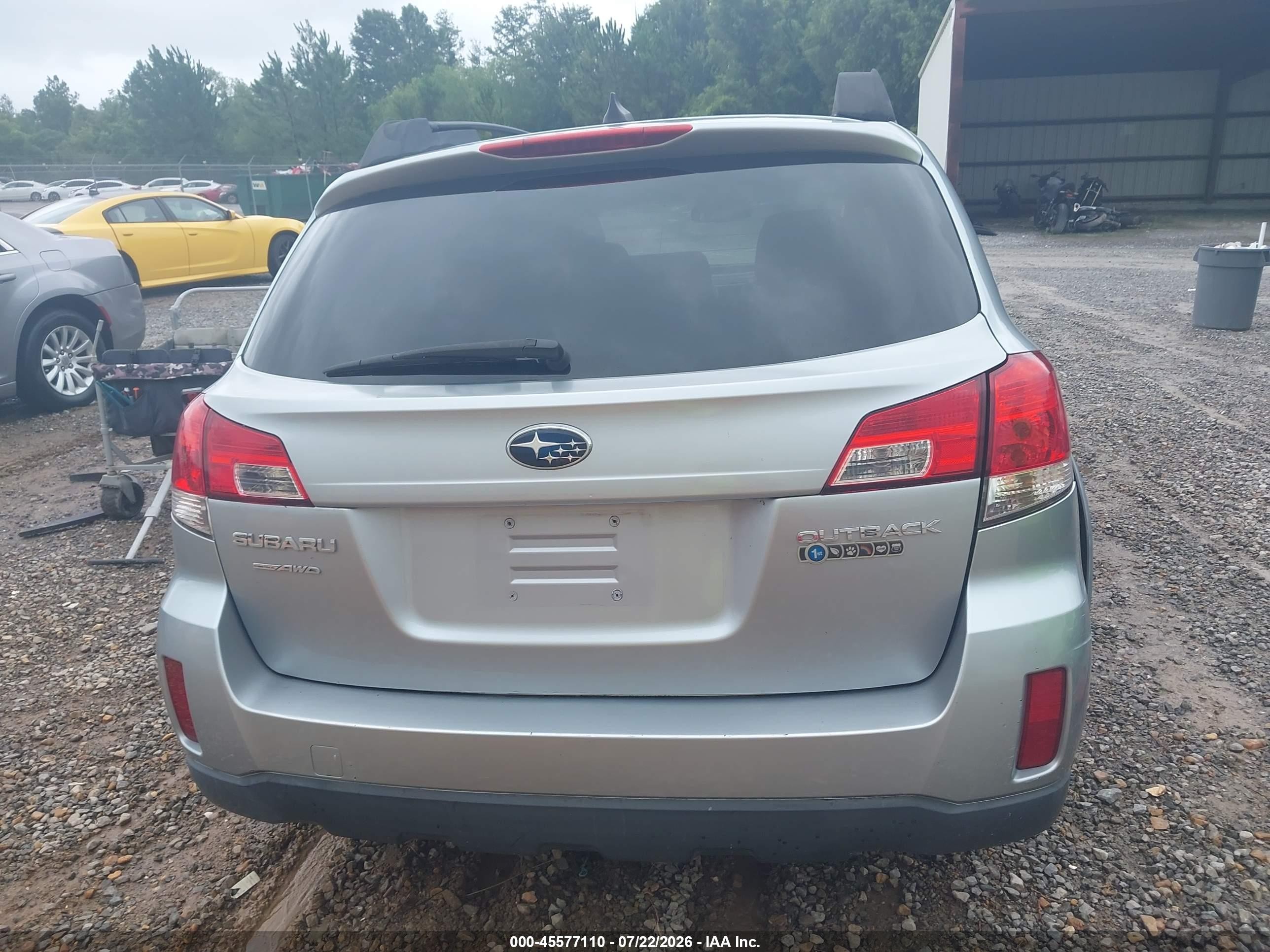 2014 Subaru Outback 2.5i Premium Silver vin: 4S4BRCCC6E3223408