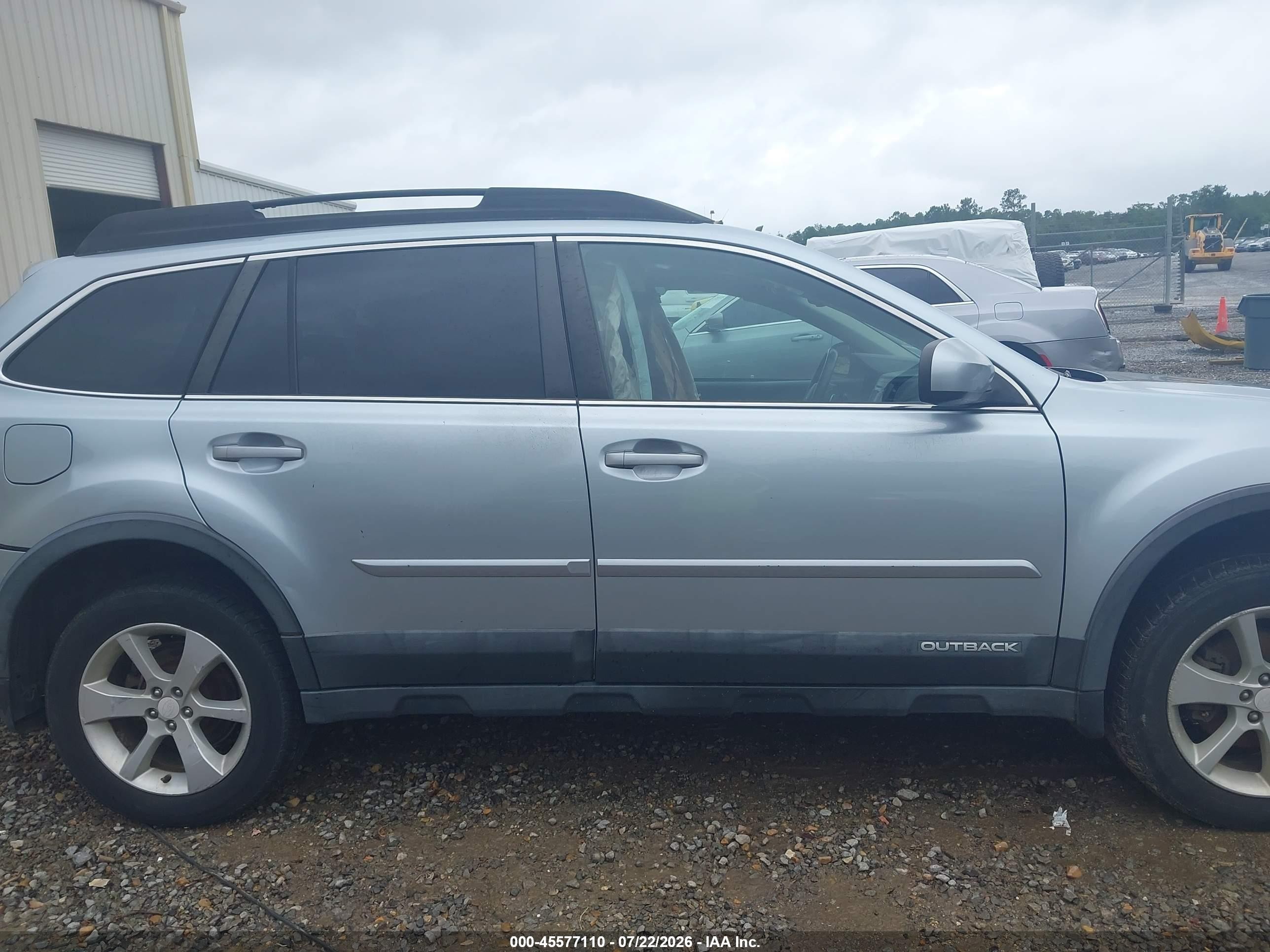 2014 Subaru Outback 2.5i Premium Silver vin: 4S4BRCCC6E3223408