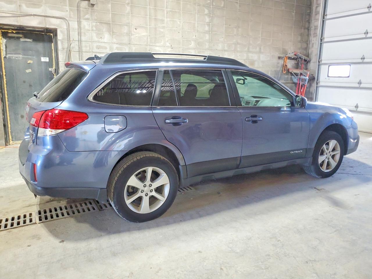 2014 Subaru Outback 2.5i Premium Blue vin: 4S4BRCCC6E3263651