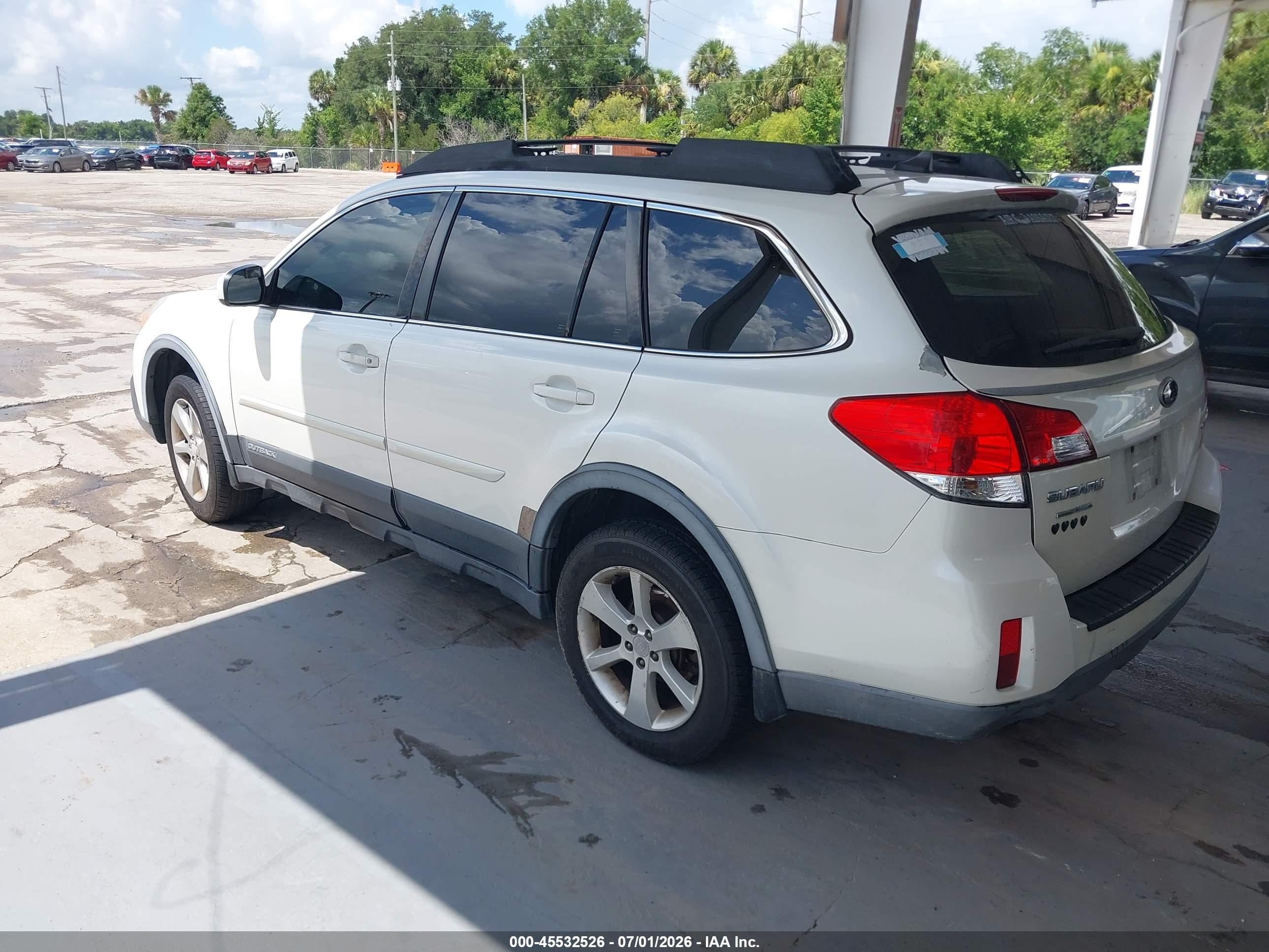 2014 Subaru Outback 2.5i Premium White vin: 4S4BRCCC6E3311410