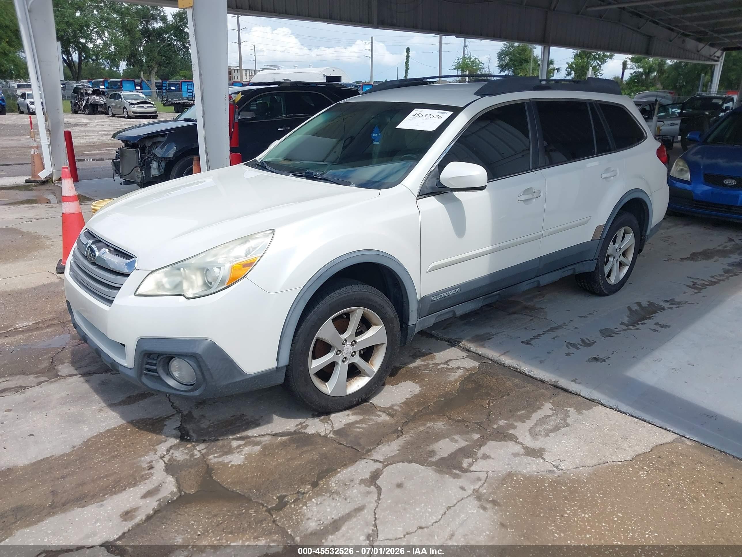 2014 Subaru Outback 2.5i Premium White vin: 4S4BRCCC6E3311410