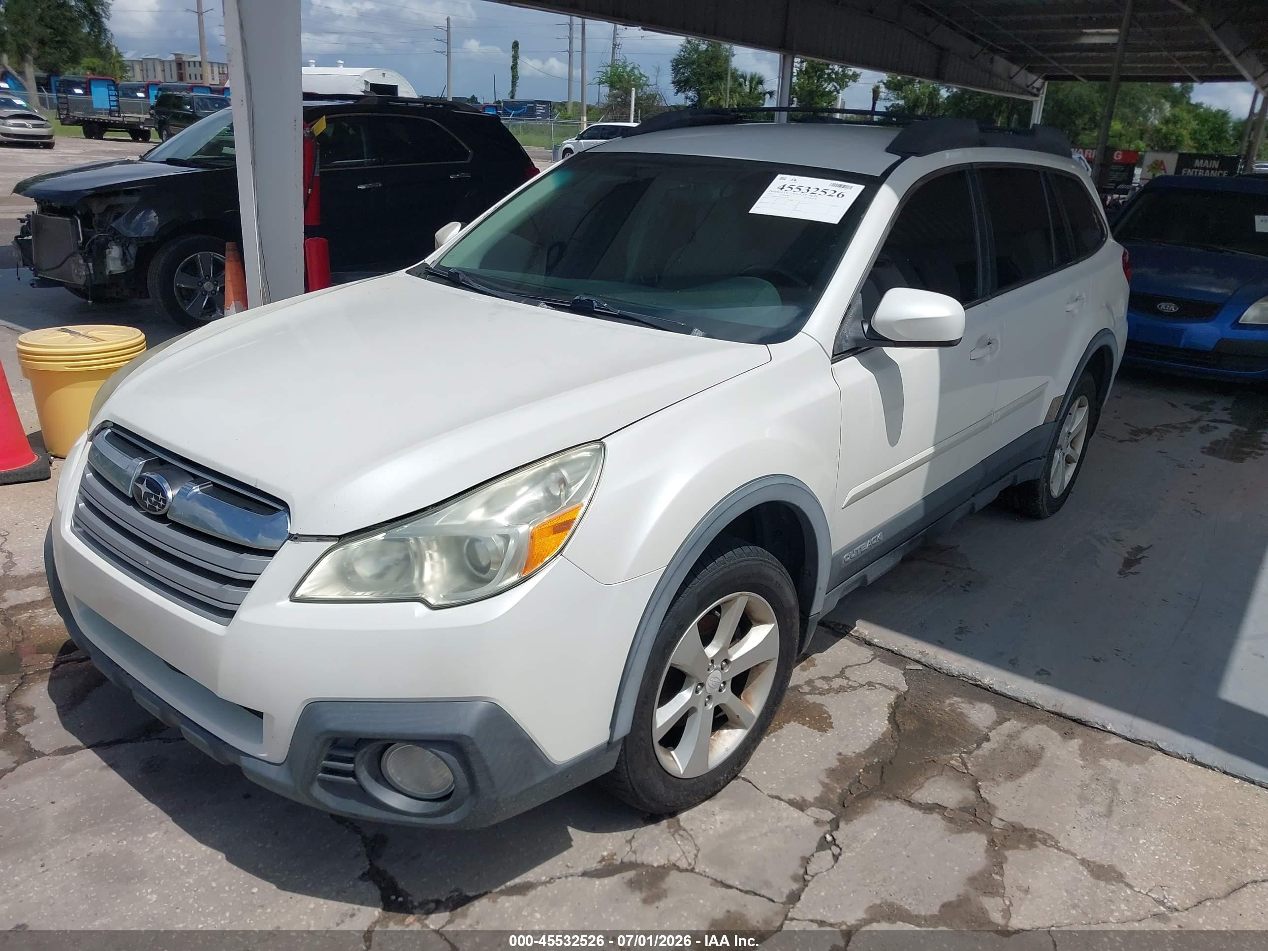 2014 Subaru Outback 2.5i Premium White vin: 4S4BRCCC6E3311410