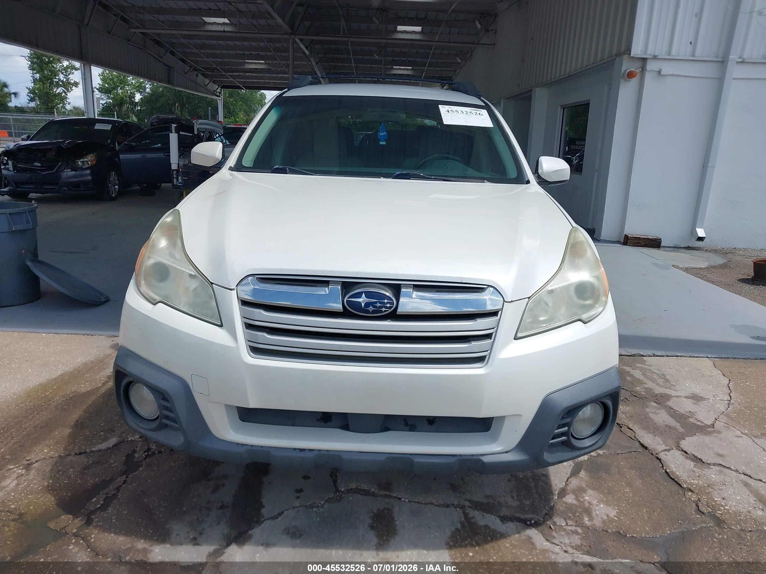 2014 Subaru Outback 2.5i Premium White vin: 4S4BRCCC6E3311410