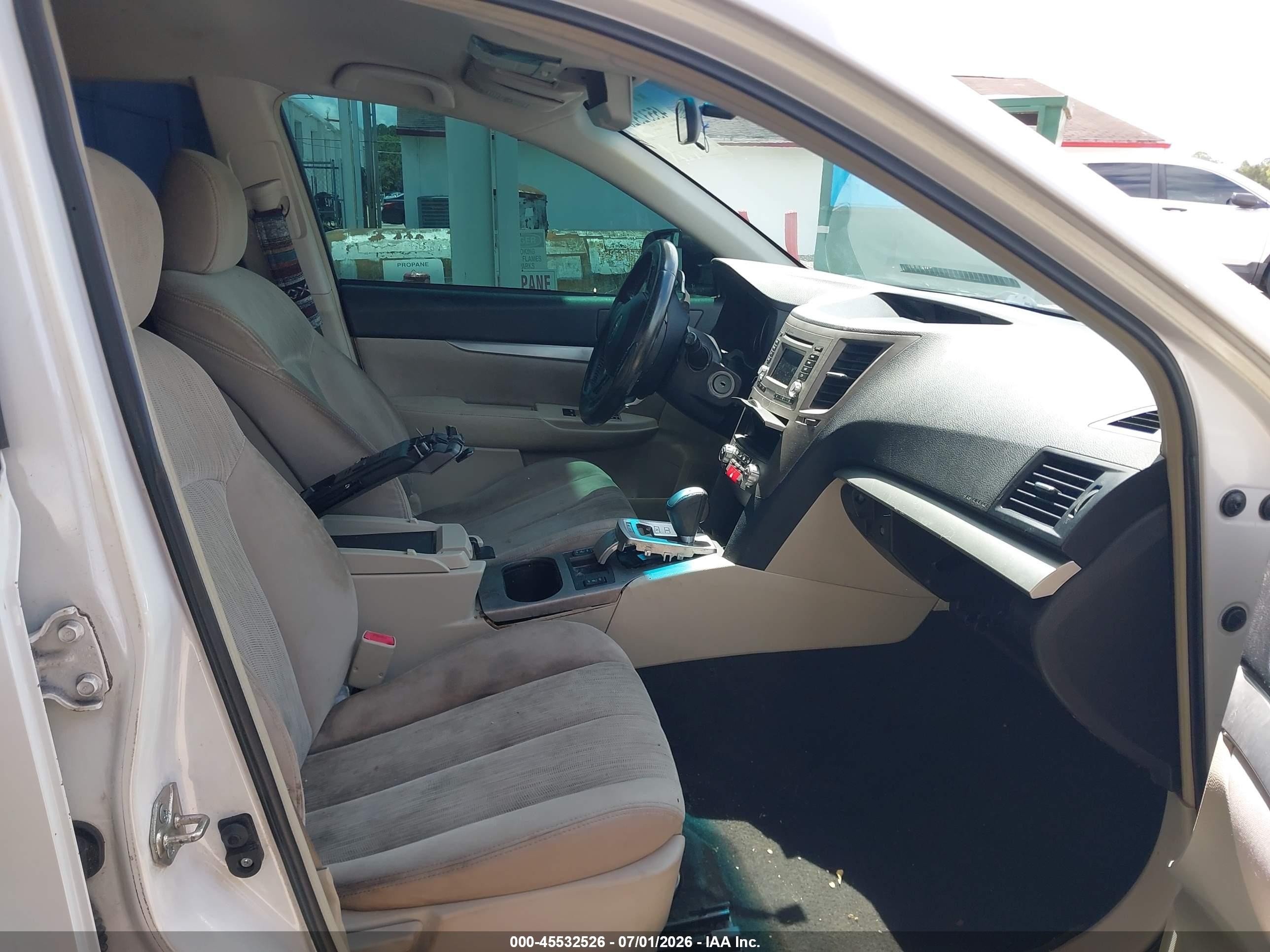 2014 Subaru Outback 2.5i Premium White vin: 4S4BRCCC6E3311410