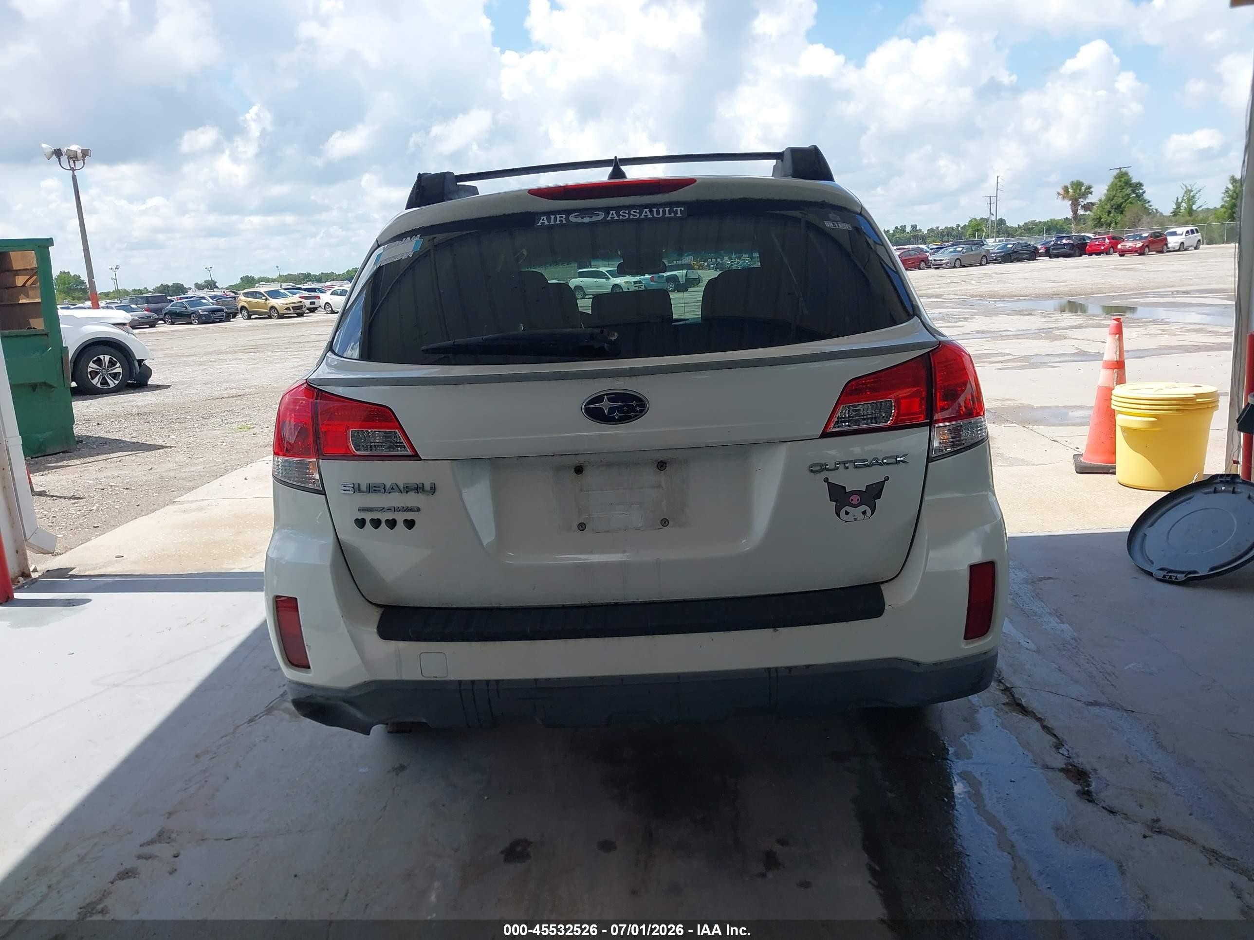 2014 Subaru Outback 2.5i Premium White vin: 4S4BRCCC6E3311410